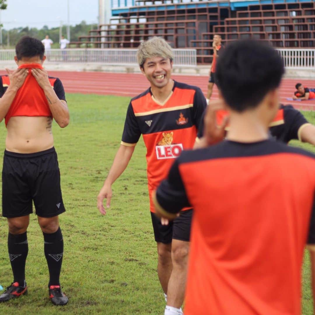 下地奨さんのインスタグラム写真 - (下地奨Instagram)「Smile 😁  #ball #possession #monkey #funny #smile #enjoy #football #ss10 #shoshimoji 📸 @three_paengwong」6月13日 14時37分 - sho_shimoji