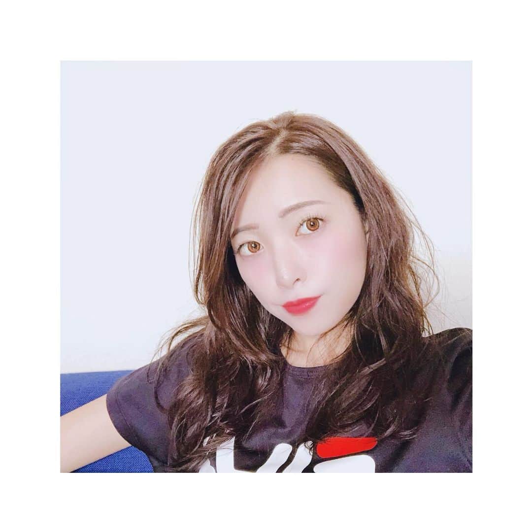 田丸あかりのインスタグラム：「ちと明るくしたよん🌼 . . さてとお仕事いかなきゃ〜💉✨ . #ヘアカラー #カラー #休日の過ごし方  #夜勤前の過ごし方  #fila #看護師 #ナース」