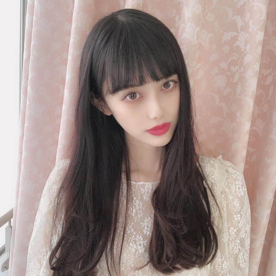 天使と女神のハーフさんのインスタグラム写真 - (天使と女神のハーフInstagram)「今回ご紹介させて頂くのは…🤩﻿﻿ ﻿﻿ . . maiheeさん《 @maihee 》です❣️ . . お人形さんのような黒髪に赤いリップがとっても似合う🥺💕 ちょっぴりミステリアスな雰囲気も魅力的です😊 . . maiheeさん《  @maihee 》 素敵な投稿ありがとうございました💋﻿﻿ ﻿﻿ . まだまだmaiheeさんのインスタには﻿﻿ たくさん素敵な投稿ございます！ ﻿ . . ぜひ、覗いてみてください 💁🏽‍♀️❤️ ﻿﻿ ﻿﻿ ﻿﻿ . ☆★☆★☆★☆★☆★☆★☆★☆★﻿﻿ ﻿﻿ . 名前の通り﻿﻿ 天使と女神のハーフのような﻿﻿ 美しさをもつ女性を﻿﻿ 沢山ご紹介していきます 🥰❤ . ️﻿﻿ ﻿﻿ 掲載ご希望の方は﻿﻿ ﻿﻿ @tenshi_to_megami と #天使と女神のハーフ ﻿﻿ ﻿﻿ をタグ付けしてください 💁‍♀️💞 ﻿﻿ ﻿﻿ . ★☆★☆★☆★☆★☆★☆★☆★☆ . . ﻿﻿ ﻿﻿ #美人 #美女 #美肌 #かわいい﻿﻿ #モデル #コスメ  #ファッション﻿﻿ #女子力  #美意識 #美意識向上 ﻿﻿ #ブランド #ヘアカラー #スタイル﻿﻿ #お洒落さんと繋がりたい ﻿﻿ #ロングヘア #前髪 #ヘアスタイル ﻿﻿ #タピオカ #写真 #フォローバック ﻿﻿ #カメラ女子 #セルフィー ﻿﻿ #カメラ好きな人と繋がりたい ﻿﻿ #bayflow #サロモ #サロンモデル﻿ #美容 #ダイエット #アパレル」6月13日 14時48分 - tenshi_to_megami