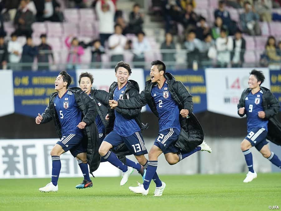日本サッカー協会さんのインスタグラム写真 - (日本サッカー協会Instagram)「📸Match Photos② ・ U-16日本代表は6月12日(水)、インターナショナルドリームカップ2019 JAPAN presented by 朝日新聞の初戦、U-16ルーマニア代表との試合に臨みました。 ・ 1点ビハインドで前半が終了しますが、78分、代わって入ったばかりの千葉寛汰選手（清水エスパルスユース）が前線への浮き玉のパスに反応し、最後は冷静にゴールに流し込み、同点に追いつきます。 ・ 今大会規定により、試合は延長線を挟まずにPK戦へ突入。2本目後攻ルーマニアのキックをGK高橋一平選手（ヴィッセル神戸U-18）がセーブ。3本目、4本目も日本は冷静に決めると、4本目後攻のルーマニアのキックはクロスバーに当たり、PK戦を4-2で日本が勝利し、勝点2を獲得しました。※PK戦での勝利は勝点2 ・ 次戦、U-16日本代表は14日(金)にU-16ナイジェリア代表と対戦します。 ・ 🏆U-16インターナショナルドリームカップ2019 JAPAN presented by 朝日新聞 🆚U-16ルーマニア代表🇷🇴 📍ユアテックスタジアム仙台 🎫入場無料！ 📺スカパー！　/　JFATV ・ GK 12 #高橋一平	 DF 2 #諏訪間幸成	 DF 3 #松木玖生	 DF 13 #森田翔	 DF 17 #工藤孝太	 MF 7 #豊田晃大	→79' DF 5 #大迫蒼人 MF 14 #山根陸 (Cap.) MF 15 #中村仁郎	→63' MF 6 #東廉 MF 16 #山崎太新　→HT MF 8 #三木仁太 FW 11 #原直生	→HT FW 9 #勝島新之助 FW 18 #河野孝汰 →63' FW 10 #千葉寛汰 ・ #daihyo #jfa」6月13日 14時54分 - japanfootballassociation