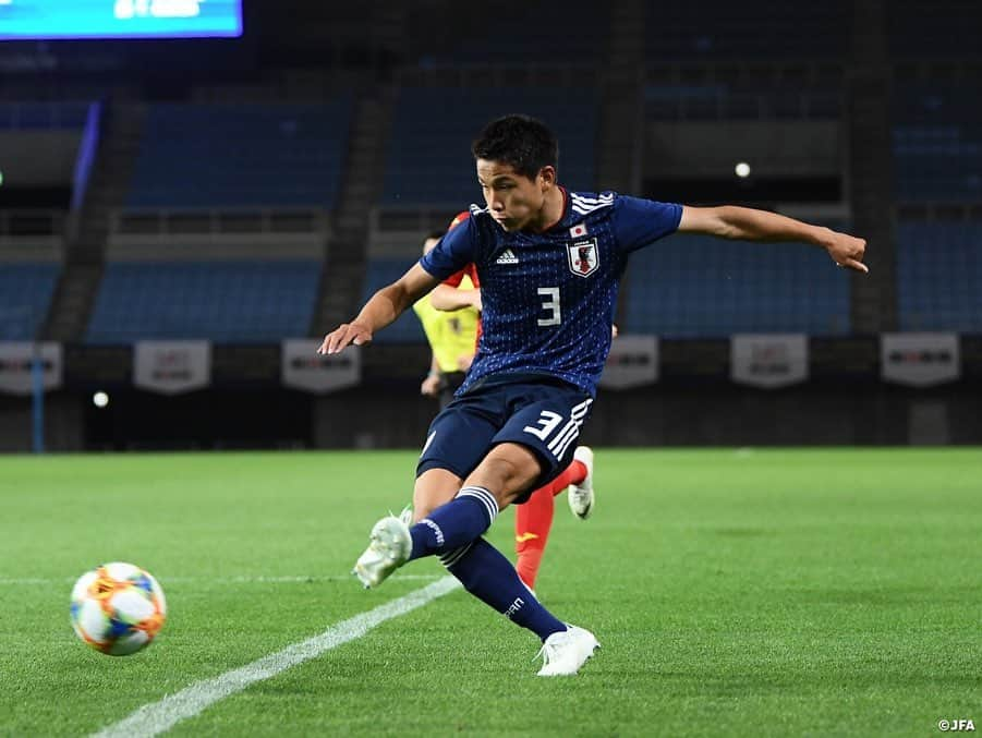 日本サッカー協会さんのインスタグラム写真 - (日本サッカー協会Instagram)「📸Match Photos② ・ U-16日本代表は6月12日(水)、インターナショナルドリームカップ2019 JAPAN presented by 朝日新聞の初戦、U-16ルーマニア代表との試合に臨みました。 ・ 1点ビハインドで前半が終了しますが、78分、代わって入ったばかりの千葉寛汰選手（清水エスパルスユース）が前線への浮き玉のパスに反応し、最後は冷静にゴールに流し込み、同点に追いつきます。 ・ 今大会規定により、試合は延長線を挟まずにPK戦へ突入。2本目後攻ルーマニアのキックをGK高橋一平選手（ヴィッセル神戸U-18）がセーブ。3本目、4本目も日本は冷静に決めると、4本目後攻のルーマニアのキックはクロスバーに当たり、PK戦を4-2で日本が勝利し、勝点2を獲得しました。※PK戦での勝利は勝点2 ・ 次戦、U-16日本代表は14日(金)にU-16ナイジェリア代表と対戦します。 ・ 🏆U-16インターナショナルドリームカップ2019 JAPAN presented by 朝日新聞 🆚U-16ルーマニア代表🇷🇴 📍ユアテックスタジアム仙台 🎫入場無料！ 📺スカパー！　/　JFATV ・ GK 12 #高橋一平	 DF 2 #諏訪間幸成	 DF 3 #松木玖生	 DF 13 #森田翔	 DF 17 #工藤孝太	 MF 7 #豊田晃大	→79' DF 5 #大迫蒼人 MF 14 #山根陸 (Cap.) MF 15 #中村仁郎	→63' MF 6 #東廉 MF 16 #山崎太新　→HT MF 8 #三木仁太 FW 11 #原直生	→HT FW 9 #勝島新之助 FW 18 #河野孝汰 →63' FW 10 #千葉寛汰 ・ #daihyo #jfa」6月13日 14時54分 - japanfootballassociation