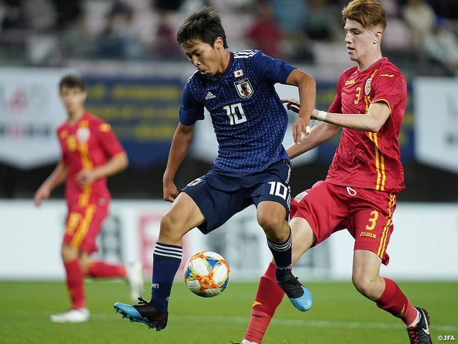 日本サッカー協会さんのインスタグラム写真 - (日本サッカー協会Instagram)「📸Match Photos② ・ U-16日本代表は6月12日(水)、インターナショナルドリームカップ2019 JAPAN presented by 朝日新聞の初戦、U-16ルーマニア代表との試合に臨みました。 ・ 1点ビハインドで前半が終了しますが、78分、代わって入ったばかりの千葉寛汰選手（清水エスパルスユース）が前線への浮き玉のパスに反応し、最後は冷静にゴールに流し込み、同点に追いつきます。 ・ 今大会規定により、試合は延長線を挟まずにPK戦へ突入。2本目後攻ルーマニアのキックをGK高橋一平選手（ヴィッセル神戸U-18）がセーブ。3本目、4本目も日本は冷静に決めると、4本目後攻のルーマニアのキックはクロスバーに当たり、PK戦を4-2で日本が勝利し、勝点2を獲得しました。※PK戦での勝利は勝点2 ・ 次戦、U-16日本代表は14日(金)にU-16ナイジェリア代表と対戦します。 ・ 🏆U-16インターナショナルドリームカップ2019 JAPAN presented by 朝日新聞 🆚U-16ルーマニア代表🇷🇴 📍ユアテックスタジアム仙台 🎫入場無料！ 📺スカパー！　/　JFATV ・ GK 12 #高橋一平	 DF 2 #諏訪間幸成	 DF 3 #松木玖生	 DF 13 #森田翔	 DF 17 #工藤孝太	 MF 7 #豊田晃大	→79' DF 5 #大迫蒼人 MF 14 #山根陸 (Cap.) MF 15 #中村仁郎	→63' MF 6 #東廉 MF 16 #山崎太新　→HT MF 8 #三木仁太 FW 11 #原直生	→HT FW 9 #勝島新之助 FW 18 #河野孝汰 →63' FW 10 #千葉寛汰 ・ #daihyo #jfa」6月13日 14時54分 - japanfootballassociation