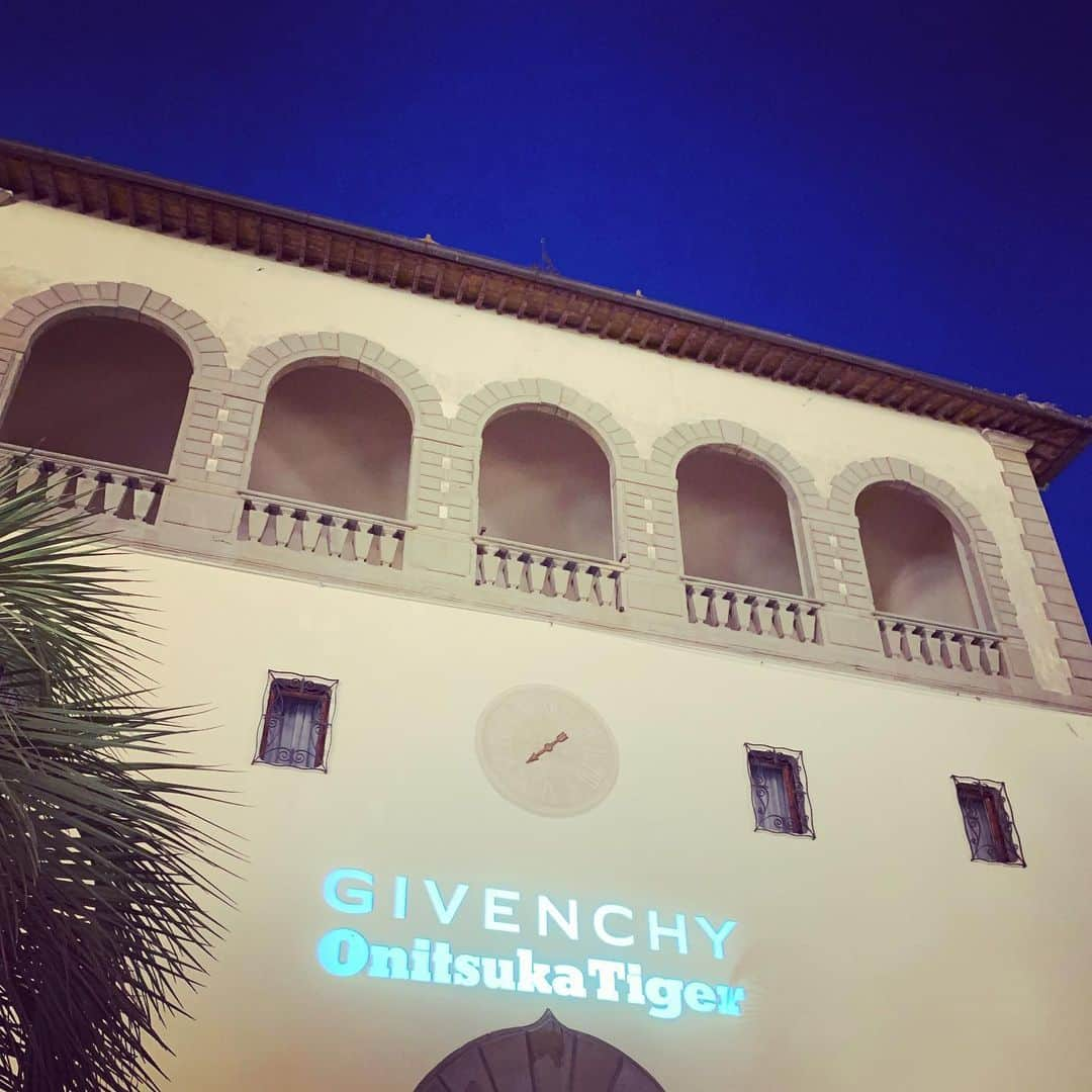 相澤樹さんのインスタグラム写真 - (相澤樹Instagram)「昨夜はGIVENCHY のショーへ。この季節は本当に9時くらいでも陽が落ちなくて気持ちがいい。外でのショーできもちよかったー。」6月13日 14時56分 - mikitiaizawa