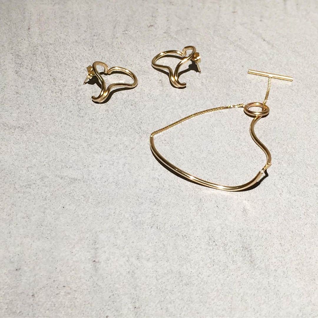 H BEAUTY&YOUTHさんのインスタグラム写真 - (H BEAUTY&YOUTHInstagram)「＜ANNIKA INEZ＞ mollusk earrings ¥17,000-(+tax) ripped wire bracelet ¥13,000-(+tax)  #H_beautyandyouth @h_beautyandyouth  #BEAUTYANDYOUTH #Unitedarrows #annikainez」6月13日 15時07分 - h_beautyandyouth