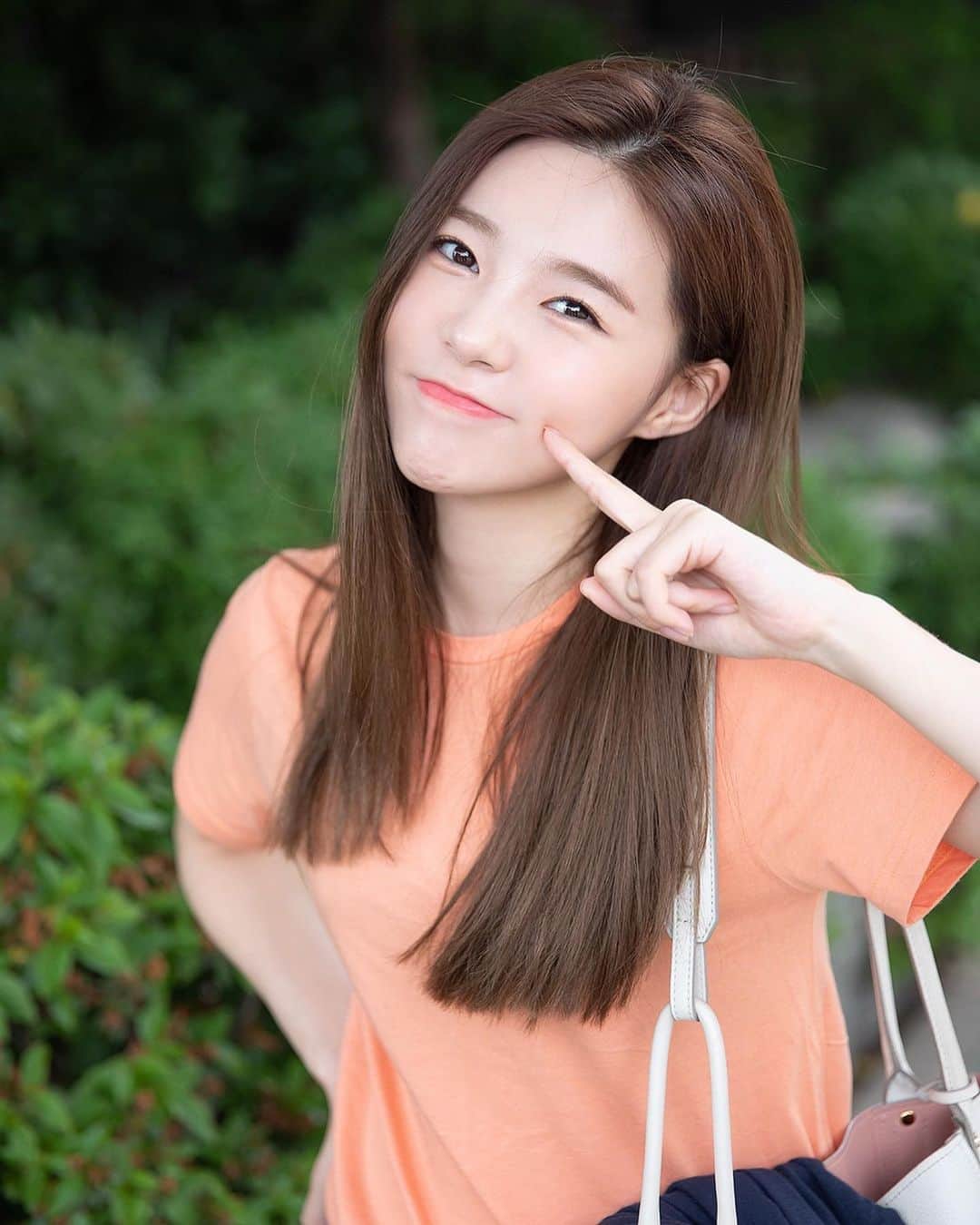 ソヨンのインスタグラム：「🧡」