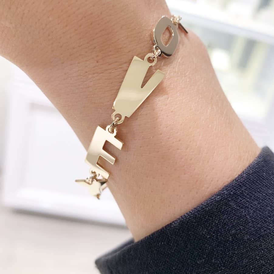 ジュリーサンドラゥさんのインスタグラム写真 - (ジュリーサンドラゥInstagram)「I Love You Bracelet from our new Holly Golightly X Julie Sandlau collection.  14 carat gold statement piece with a lovely message ❤️ . . . #juliesandlau #juliesandlaujewelry #jewelry #iloveyou #bracelet #gold」6月13日 15時16分 - juliesandlau