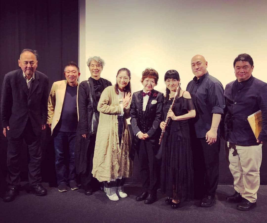 常盤貴子さんのインスタグラム写真 - (常盤貴子Instagram)「新宿武蔵野館が2020年の6月に会館100周年を迎えられるそう。  その記念上映に何を上映されるのかと思ったら…♫ 活弁上映を初体験！！ クラレンス・ブランウン監督「肉体と悪魔」。 無声映画をただ見るのとは、雲泥の差！！ 美術館で学芸員さんによる説明を聞きながら見ているかのように、何百倍も面白くなる。  カラード・モノトーンさんの演奏であっという間にキネマの世界に連れて行ってもらい、活動弁士の沢登翠さんによって、ハラハラドキドキ。たまにウットリ。さらにはほっこり。  ハマるなぁ。こりゃ。  この後は、新宿武蔵野館から、シネマカリテに場所を移して、活動上映は続くようです。  上映前には売り子さんが「映画のお供にお煎とキャラメルはいかがですかぁ〜？」と。 盛り上がるわぁっ💕 お煎って…最高やんっ。  #新宿武蔵野館  #100周年記念上映 おめでとうございます！！ #グレタガルボ  #肉体と悪魔」6月13日 15時17分 - takakotokiwa_official