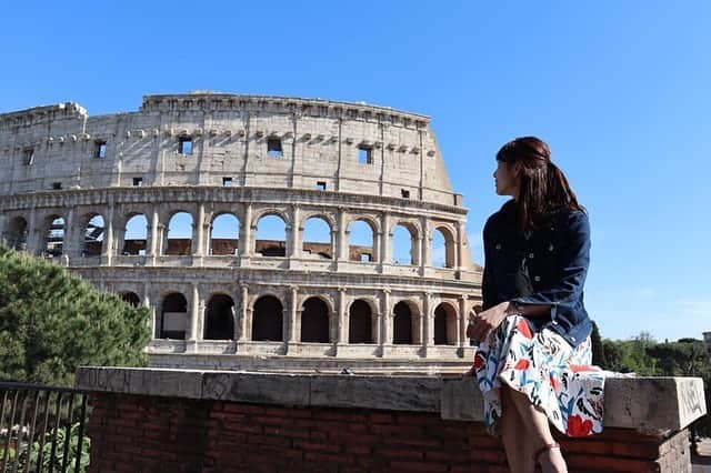 朝日放送「朝だ！生です旅サラダ」さんのインスタグラム写真 - (朝日放送「朝だ！生です旅サラダ」Instagram)「@micahirose ローマの数ある #古代遺跡 の中でも、やはり圧倒的な存在感がある「#コロッセオ」。 ５万人を収容できたという #円形闘技場 です。 ここでは当時、見世物としての猛獣と剣闘士との闘いや、処刑も行われていたのです。 想像するとちょっと恐いですね💦 それでも、時が経っても色褪せない威厳があり 格好良かったです。 _ #コロッセオローマアンフィテアトロフラヴィオ  #ColosseoRoma Anfiteatro Flavio #シンボル的存在 #色褪せない #猛獣 #剣闘士 #戦いの場所 #ローマ #Rome #イタリア #Italy _ #ABCテレビ #朝日放送テレビ #朝だ生です旅サラダ #土曜朝 #8時 #旅サラダガールズ  #広瀬未花 #海外 #旅 #travel #trip」6月13日 15時21分 - tabisalad