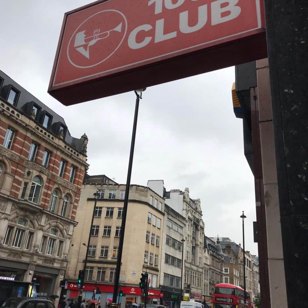 Man With A Missionさんのインスタグラム写真 - (Man With A MissionInstagram)「Great to be back in London! At the historic @100clublondon  帰テキタヨロンドン 歴史的ナ箱、100CLUBニテ  #manwithamission #100club #london #uk #chasingthehorizon」6月13日 15時23分 - mwamofficial