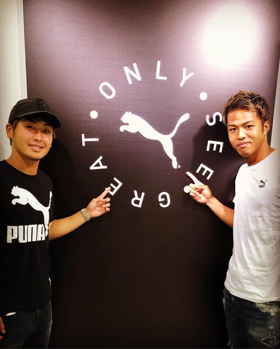 のインスタグラム：「プーマの展示会とショップに行ってきました！夏が来たので今回はTシャツをゲットして来ました。 #プーマ#展示会#ショップ #Tシャツ#スニーカー#サンダル#夏  すぐ届く。プーマオンラインストア  puma.com 見てみてください。」