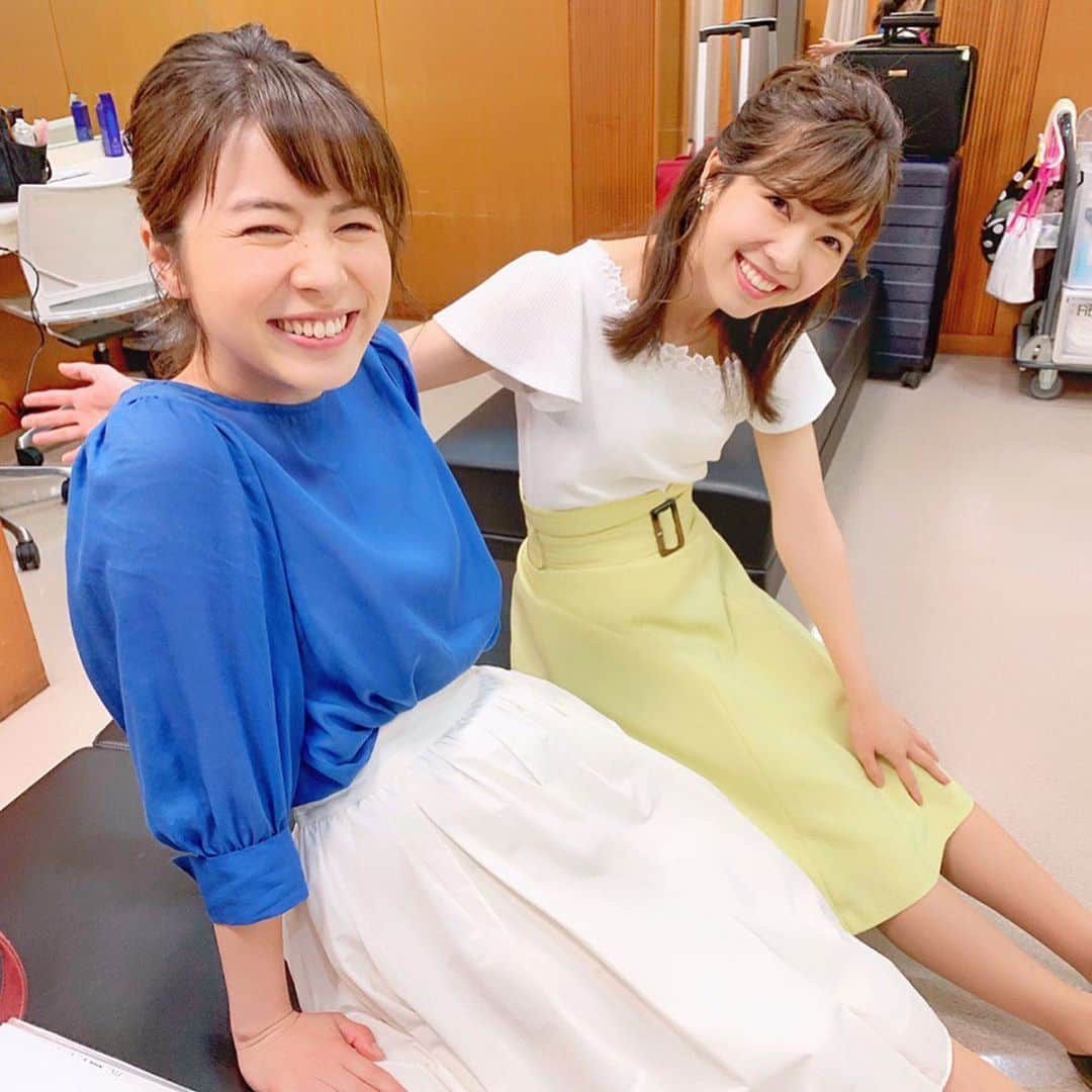 川又智菜美のインスタグラム：「☺️🍵﻿﻿ ﻿﻿ オンエアが終わり、リラックスムード😌﻿﻿ ﻿﻿ 今週もはやドキありがとうございました❣️﻿﻿ ﻿﻿ 今日は久しぶりに#中村尚登 さんと﻿﻿ ご一緒させていただきました🌟﻿﻿ 新鮮な感じでしたよ〜😊﻿ ﻿﻿ #tbs #はやドキ #アナウンサー #セントフォース ﻿﻿﻿﻿﻿﻿ #皆川玲奈 アナ #川又智菜美 #オフショット﻿﻿﻿ ﻿﻿﻿﻿﻿ #もくようび #リラックス #衣装」