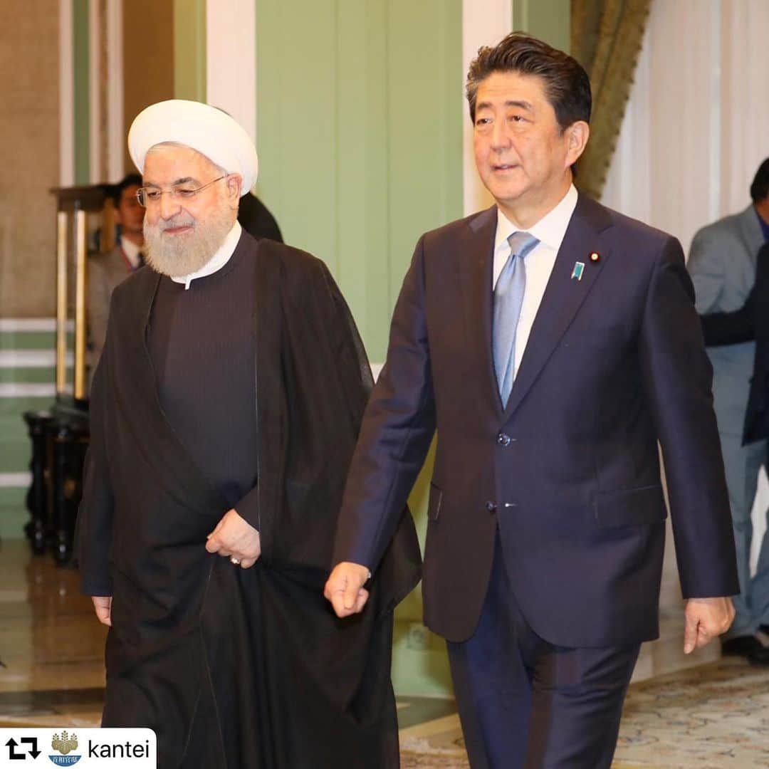 安倍晋三さんのインスタグラム写真 - (安倍晋三Instagram)「#repost @kantei ローハニ大統領との首脳会談に臨みました。中東地域、そして世界の平和のために、日本はこれからも、決して諦めることなく、出来うる限りの役割を果たしていく決意です。 今日の会談は、その最初の一歩になると確信しています。 . 総理大臣として #41年ぶり の#イラン 訪問🇮🇷 #ローハ二大統領 との#首脳会談 #SummitMeeting #Iran #IslamicRepublicofIran #Tehran #abevisit  @shinzoabe」6月13日 7時03分 - shinzoabe