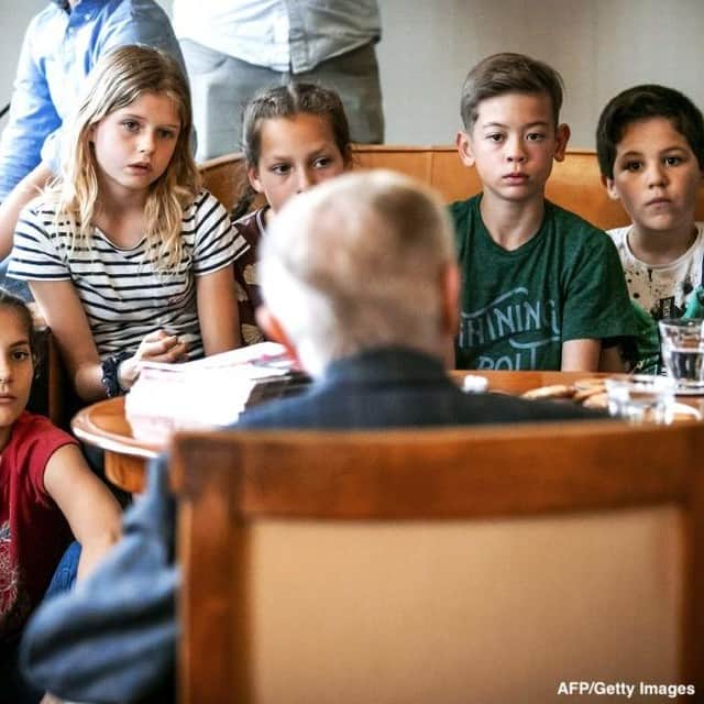 ABC Newsさんのインスタグラム写真 - (ABC NewsInstagram)「Students in Amsterdam listen to a childhood friend of Anne Frank's speak on what would have been her 90th birthday. #annefrank #history」6月13日 7時19分 - abcnews