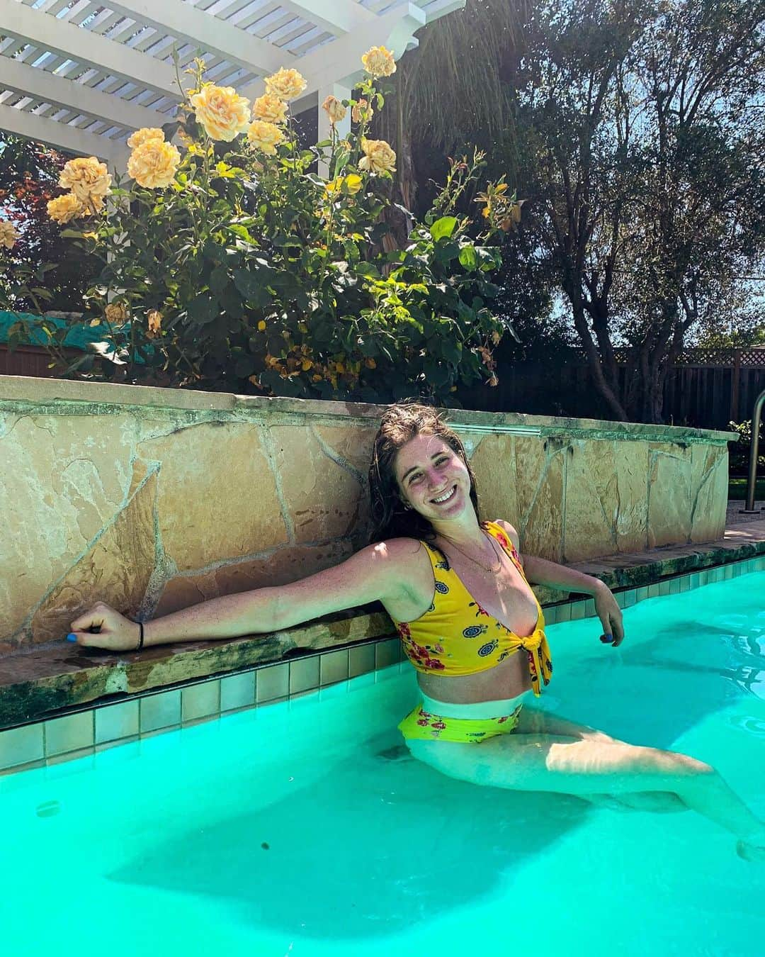 Elliana Shayna Pogrebinskyさんのインスタグラム写真 - (Elliana Shayna PogrebinskyInstagram)「Feeling Rosy 🌹🌞」6月13日 7時25分 - elliana_pogrebinsky