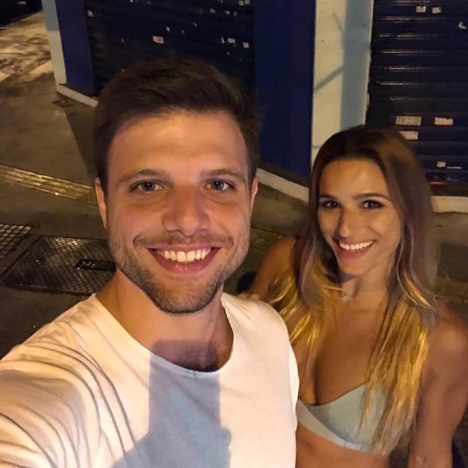ジャジ・バルボサのインスタグラム：「♡ 𝓜𝔂  𝓿𝓪𝓵𝓮𝓷𝓽𝓲𝓷𝓮 ♡」