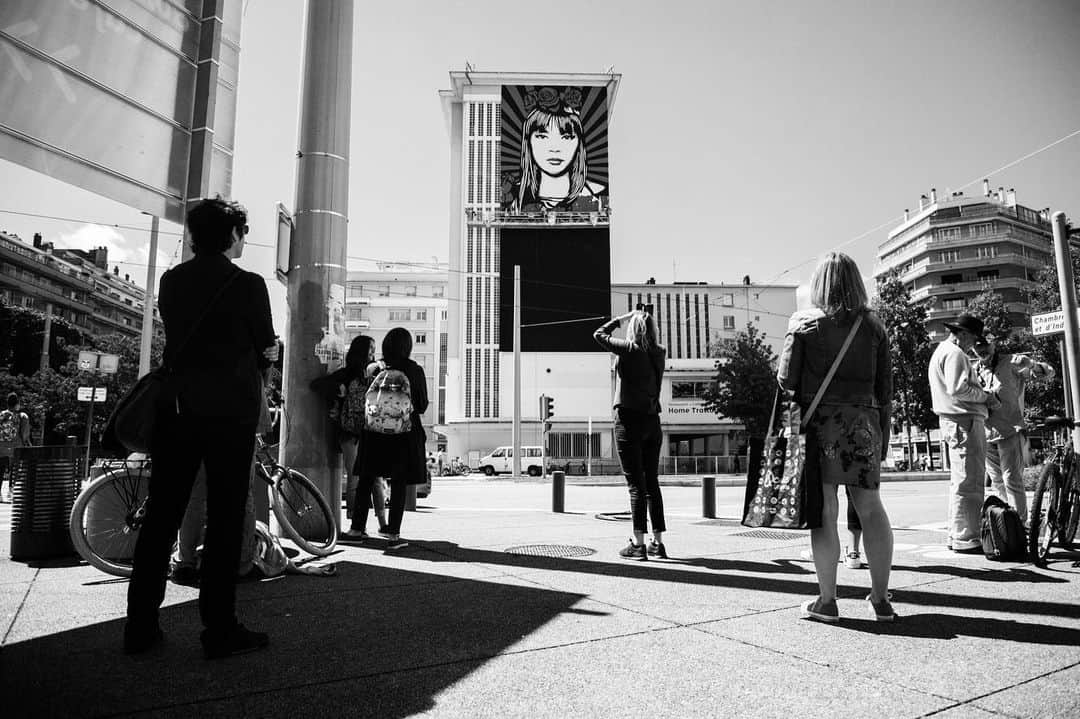 Shepard Faireyさんのインスタグラム写真 - (Shepard FaireyInstagram)「I'm currently in France kicking things off for my 30th anniversary project, "Facing The Giant: Three Decades of Dissent" at @grenoblestreetartfest and working on a new mural with my team. Here's a progress shot, hope to share the final soon. Special thanks to the Mayor of Grenoble, Éric Poille for stopping by! - Shepard 📷: @jonathanfurlong ⠀⠀⠀⠀⠀⠀⠀⠀⠀⠀ #FACINGTHEGIANT #OBEYGIANT30TH」6月13日 7時32分 - obeygiant