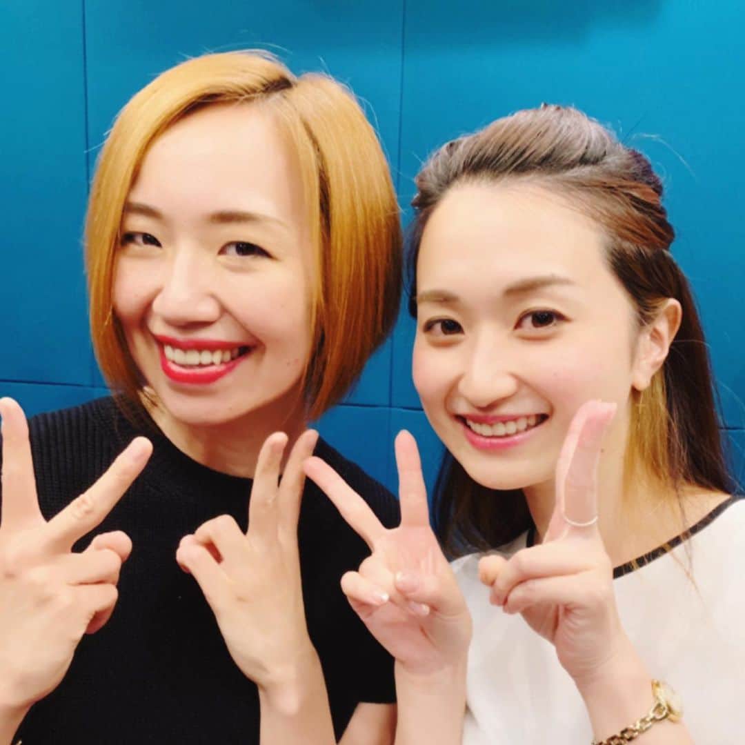 沢口千恵のインスタグラム：「元宝塚歌劇団月組のスペシャルダンサー貴千碧さんの宝塚ホテルで行われるダンスショーの構成演出をさせていただいています。  ダンスのショーの構成がしたいと去年のライブが終わってからずっと願っていたので、とても嬉しく、振付のお稽古もわくわくいっぱいです…楽しい！  貴千碧さんの想いが溢れるラインナップは、ほんとうに素晴らしくて本番も楽しみです。貴千さん身体からふるふると感性が溢れて、ついうっとりと魅入ってしまう。  元宝塚歌劇団雪組の星乃あんりちゃんともまたのご縁でご一緒出来て、和やかにも熱く楽しいお稽古。  また新しくミュージカル映画の日本語詞も書くことができて、こうしてかたちになる喜びを感じています。やっぱりとても好き。ありがたいな。  チケットも残りわずかとのこと。 ここからまたつめていきます！  ピアノは古垣未来ちゃん。 歌はYuko。  とてもステキなメンバー！ 私のやれることをちゃんと見つめて大事にしよう。 お客様に喜んでいただけますように、願いをこめて。」