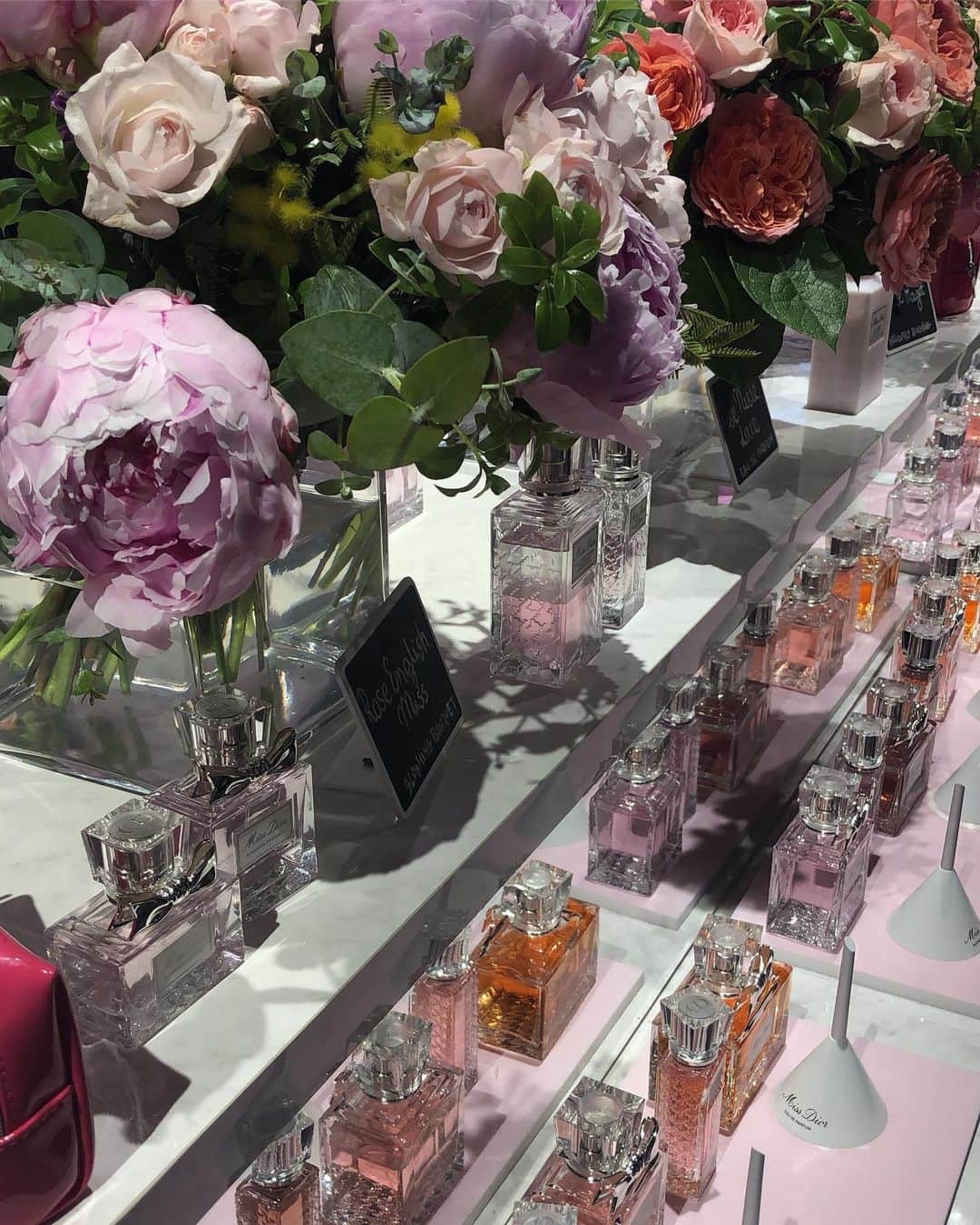 高橋彩音さんのインスタグラム写真 - (高橋彩音Instagram)「Dior展♥︎ 可愛かった🌹✨ #Dior #missdior」6月13日 7時59分 - aayyaannee811