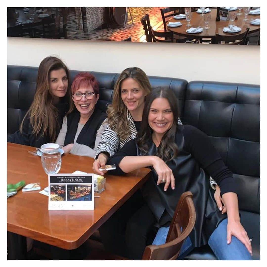 Carolina Cruz Osorioさんのインスタグラム写真 - (Carolina Cruz OsorioInstagram)「• Que pensaron que iba a dejar de celebrar con mis amigas del alma, con mi #PetitComite que tanto adoro?? Pues no, aquí estamos @cardozo_80 @yanethwaldman @jessdelapena y yo extrañando a @andreasernafotos pero felices de verla así de divina. Aquí te esperamos Andre para seguir celebrando #Los40DeCaroCruz  porque falta, falta jajajajaja gracias por existir y ser parte de mi vida ❤️⭐️🙏🏼」6月13日 8時13分 - carolinacruzosorio