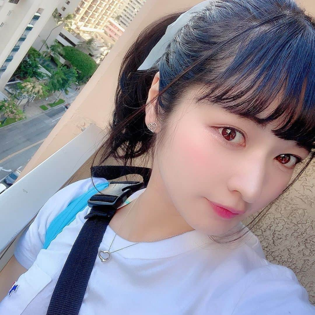 北村真姫さんのインスタグラム写真 - (北村真姫Instagram)「「Hawaii3日目☀️」﻿ ﻿ ﻿ Hawaiiでは3日目かな？﻿ ん〜実際は4日目か😗﻿ ﻿ Hawaiiの知り合いの方に﻿ 色んなところに連れてってもらった﻿ おかげで、充実出来ました😎💗﻿ ﻿ ホテルから海も近かったから﻿ 毎日行けたし満足です🌴☀️🌈﻿ ﻿ ホノルルから遠いディズニーや﻿ タンタラスの丘、ハワイ大学、﻿ ワイマナロビーチまで行ってくださって﻿ 本当に感謝しかない🥺🥺🥺﻿ ﻿ わたし、人生において﻿ 得してること多い気がする。﻿ 本当に周りの方に感謝ばかりだなと﻿ 改めて実感したHawaiiの旅でした〜。﻿ ﻿ 日本かえるーっ✈️！...♪*ﾟ﻿ ﻿ ﻿ #Hawaii #ハワイ #旅行 #ハワイ旅行 #ワイキキビーチ #ワイマナロビーチ #アラモアナセンター #アウラニ #ディズニー #ハワイディズニー #ホノルル #タンタラスの丘 #ハワイ大学 #サッカーロッカー #ロイアルハワイアンセンター #まきてぃ #北村真姫 #ホテル #ホテルから #景色 #景色最高 #日本 #japan」6月13日 8時14分 - kitamura__maki