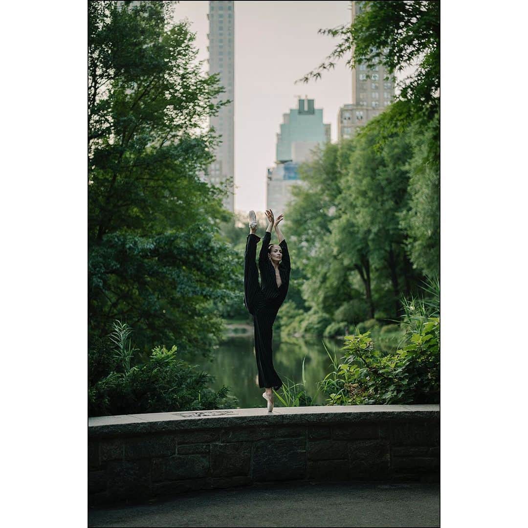 ballerina projectさんのインスタグラム写真 - (ballerina projectInstagram)「We will be celebrating the 18+ years of the Ballerina Project until the middle of July as we near our conclusion. Here are look backs at that the moments that best represent the project from the past 2 decades.  Here is a collection of images I created with Lauren Cuthbertson in New York City. #ballerina - @londonballerina #centralpark #theoculus #newyorkcity #ballerinaproject #ballerinaproject_ #ballet #dance #pointe #laurencuthbertson  With the conclusion of the Ballerina Project we will also be concluding the sale of all our limited edition prints. We have a small selection of large format limited edition prints for sale in our Etsy store. Link to our Etsy store is located in our accounts profile. If you are interested in purchasing an image not available on Etsy as a large format limited edition print just email us at the address also located in our profile for details.  Thank you to all the ballerinas that have collaborated with myself to create the images of the Ballerina Project. Thank you to the followers and supporters of the Ballerina Project that help spread our imagery throughout this world.」6月13日 8時20分 - ballerinaproject_