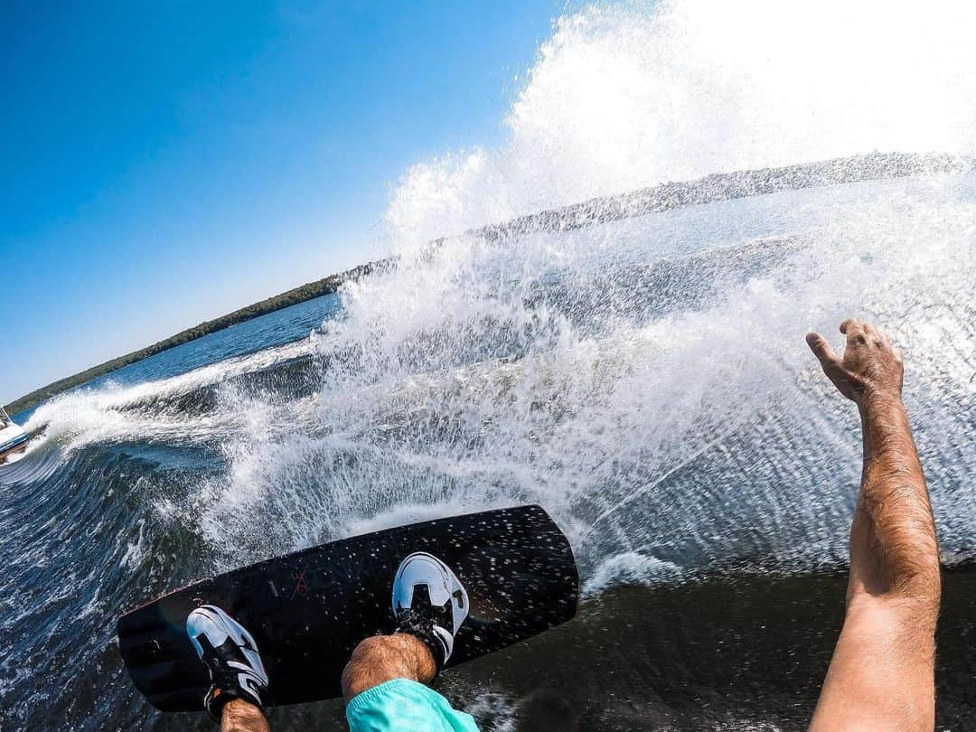 goproさんのインスタグラム写真 - (goproInstagram)「Photo of the Day: Wednesdays on the water with @mikeab8. • Looking for a waterproof camera? Save $70 on #GoProHERO7 Black today. Link in bio. • • • #GoPro #LakeLife #Wakeboarding #Waterproof」6月13日 8時16分 - gopro