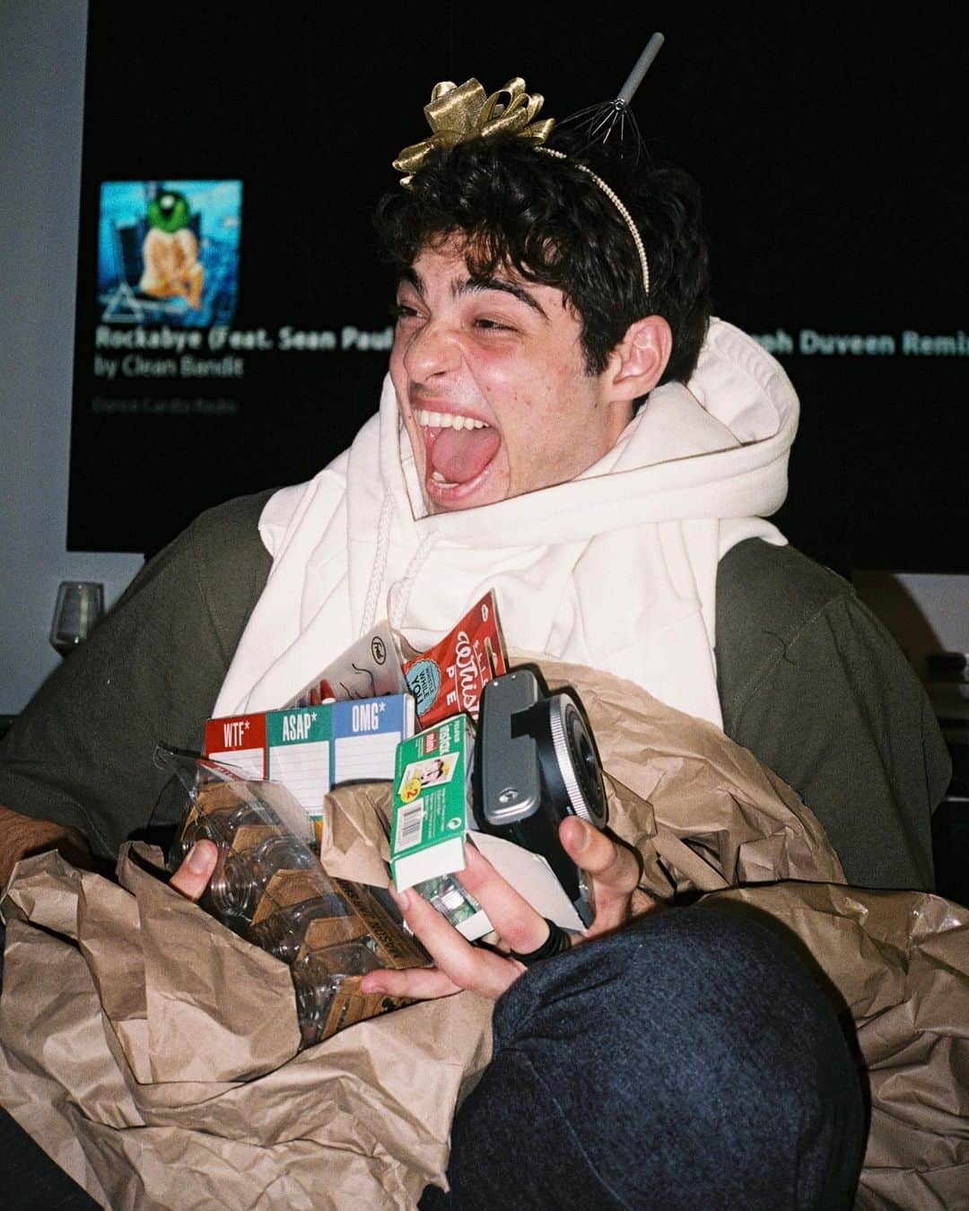 ノア・センティネオのインスタグラム：「I get so excited sometimes 🤦🏽‍♂️」