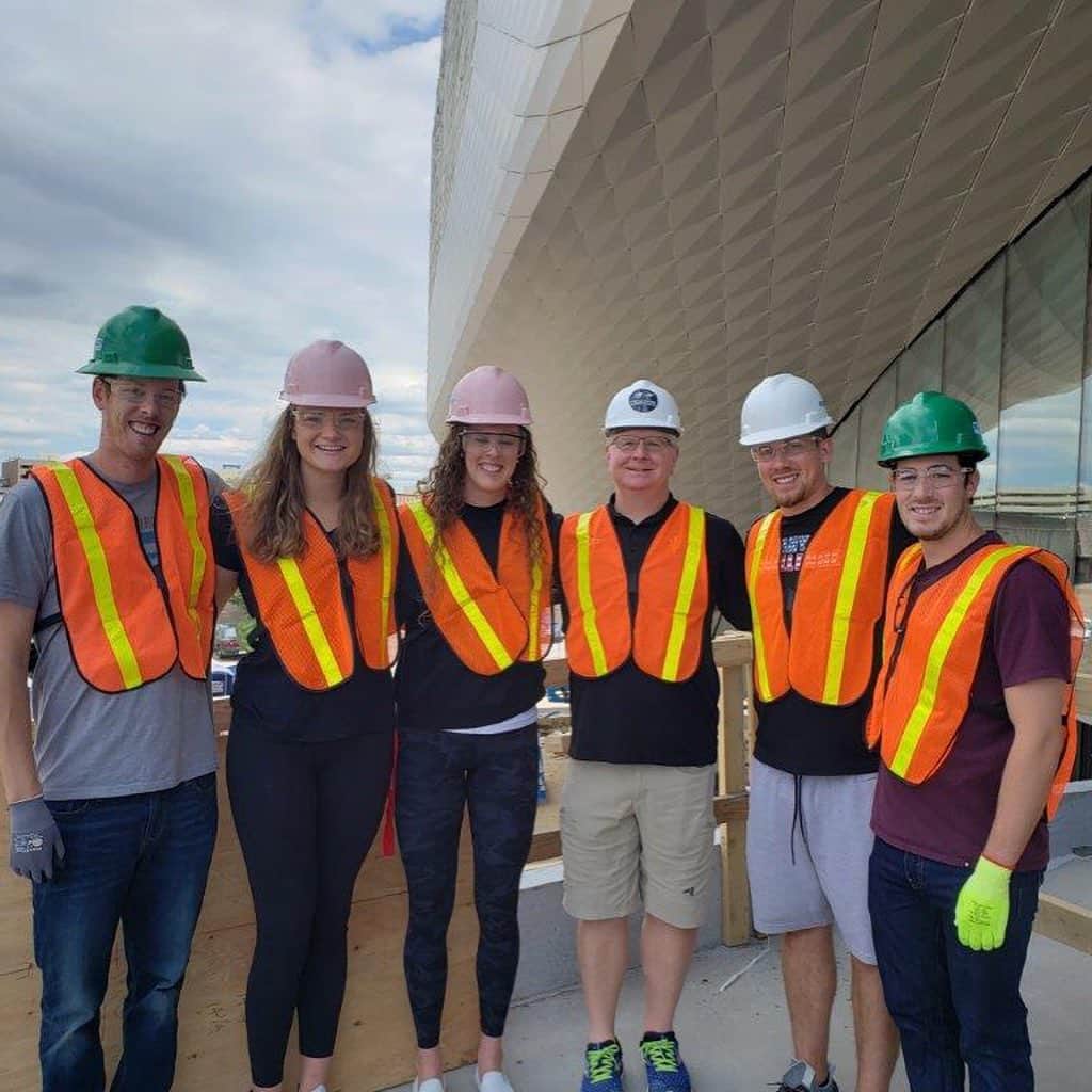 アリソン・シュミットのインスタグラム：「Looking forward to seeing the completed US Olympic Museum 🏗🥇👷‍♀️ 🚧🇺🇸👀 #bigthingscoming #constructioninprogress #olympicmemories」