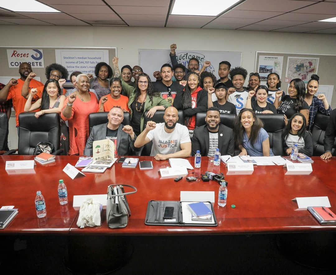 コモンさんのインスタグラム写真 - (コモンInstagram)「It was an inspiring and exciting weekend in the city of Stockton, CA with my @ImaginexJustice team. We visited Stockton to support and learn from the amazing work Mayor Michael D. Tubbs and the leading community organizers are doing to make a difference in their own community. The work they are doing there is inspiring and puts on full display the power in us when we all can come together for the greater good. Photos by @IAmBethanieHines + @RockwellCreative for @Mic.」6月13日 9時01分 - common