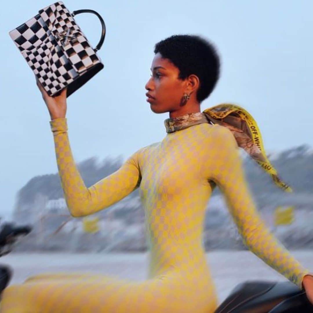 IMG Modelsさんのインスタグラム写真 - (IMG ModelsInstagram)「Ride or Die. ✖️ @naomichinwing fronts @off____white’s new #handbag campaign. #📷 @brett_lloyd #👗 @victoriasekrier #👸🏽 #IMGstars」6月13日 9時05分 - imgmodels
