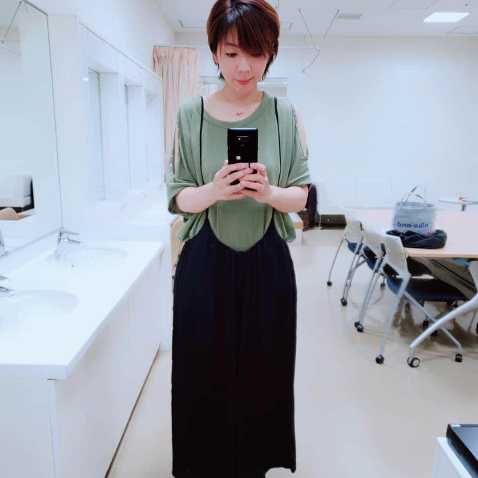 岡本真夜さんのインスタグラム写真 - (岡本真夜Instagram)「リハーサル。朝早いぞ。 むむっ😃  #リハーサル #テレビ #テレビ局 #収録 #rehersal #live #tv #morning」6月13日 9時06分 - mayookamoto510