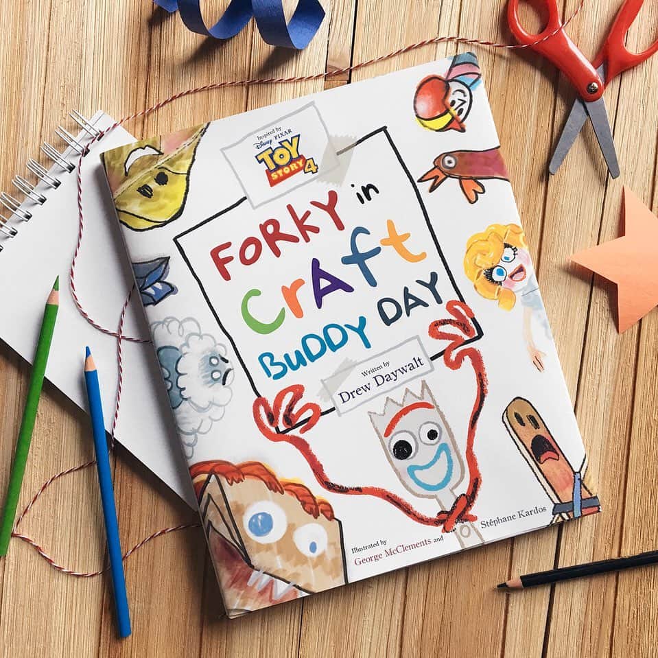 Disney Pixarさんのインスタグラム写真 - (Disney PixarInstagram)「Make a new friend. 🖍 Forky in Craft Buddy Day is now available from @disneybooks. See #ToyStory4 in theaters June 21.」6月13日 9時20分 - pixar