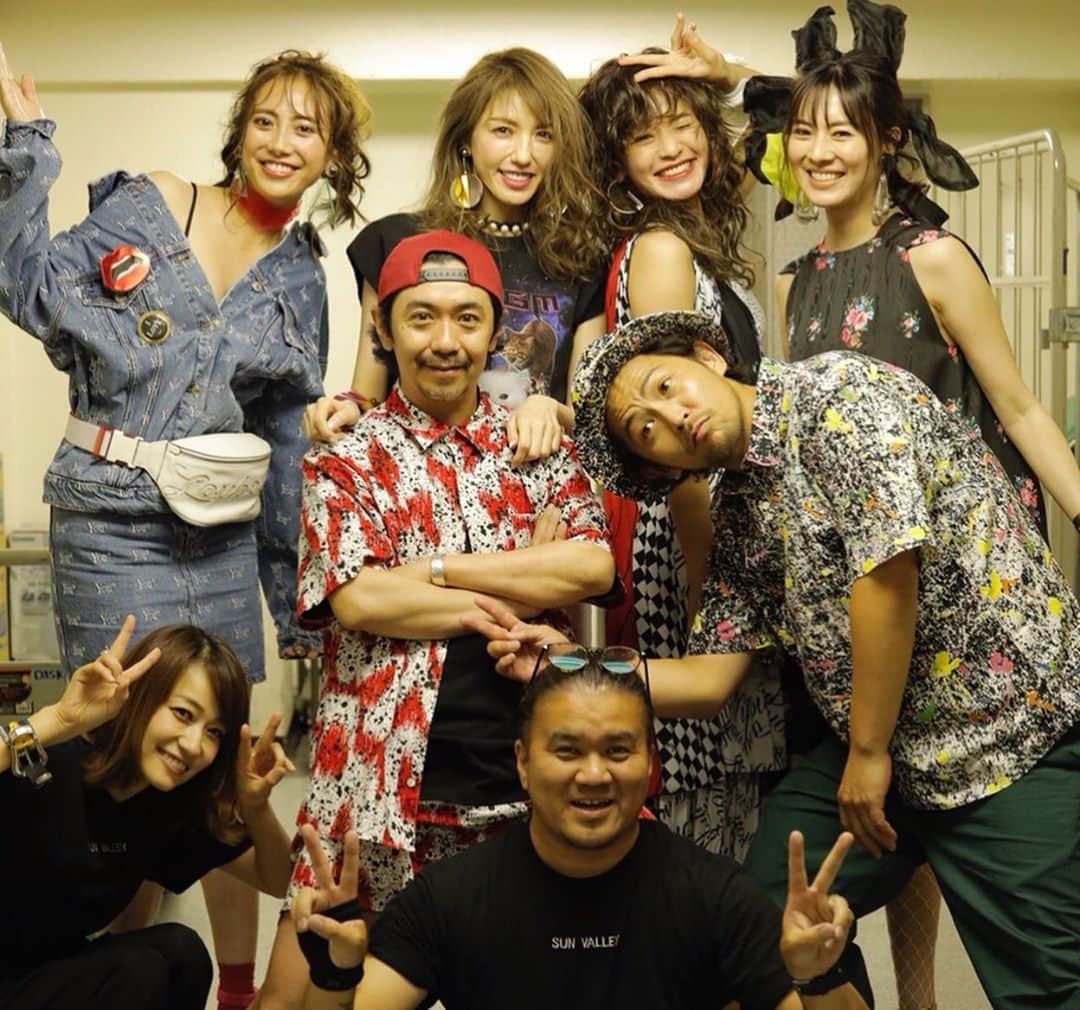 美香さんのインスタグラム写真 - (美香Instagram)「DREAMPLUS2019in日本武道館 @_sunvalley_ のステージに出演させていただきました🌈 年代もキャラクターも出ている雑誌も全く違う４人のモデル。 みんな普段はひとり撮影が多く組みはほぼないメンバー。ステージ上で本番撮影をしスクリーンに流すと聞き、どうなるかと少しだけ不安でしたが、全員のスイッチが入った瞬間バーン！と形が出来てとっても気持ち良かったです‼️ カメラマン、スタイリスト、ヘアメイク、モデル。それぞれが自分の仕事にプライドとこだわりと夢を持ち、ひとつの作品を作り上げるこの仕事がわたしは本当に大好きです。 次世代に夢を与え続けている てるちゃんとしぶけん。わたしも刺激と感動を沢山もらいました‼️ 素敵なステージに最高の仲間と出れたことに感謝します！ @mitsuteru_asahi  @shibuken.86  @isekikaori_kimawashi  @maki.nshiyama50  @mew_azama  @hazukitsuchiya  @ソネット  衣装協力 @msgm  @louboutinworld」6月13日 9時38分 - mikaofficial99
