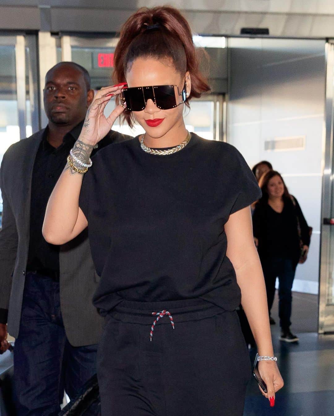 Just Jaredさんのインスタグラム写真 - (Just JaredInstagram)「@badgalriri’s accessory game is strong while heading to catch her flight out of JFK Airport! #Rihanna Photos: Backgrid」6月13日 9時33分 - justjared