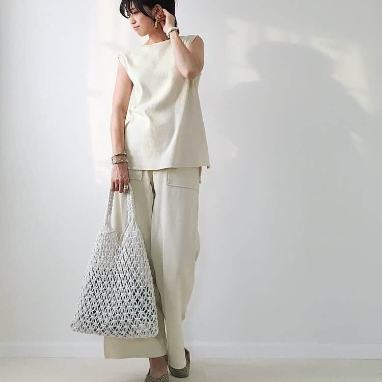 ryo0809appleさんのインスタグラム写真 - (ryo0809appleInstagram)「#coordinate ・ ・ ・ @gu_global のリブ上下♡ お友達が着てたのが可愛くて、買いに行って値段にビックリ😳 黒も買ってしまった🤣 セットアップやっぱラクだわー☺️ フィッシュネットバッグは持つだけで夏っぽい🌴 ・ ・ ・ #服記録 #先日のコーデ #いつコ #いつかのコーデ  #gu_for_all #セットアップ #リブスリットチュニック #リブスリットワイドパンツ #ジユジョ #エクリュカラー  #フィッシュネットバッグ  #プチプラコーデ #プチプラファッション #ママコーデ  #kaumo_fashion #locari #ponte_fashion #mamagirl #mineby3mootd #ママスタ夏コーデ  #アラフォーママ #アラフォーコーデ  #大人可愛いコーデ #大人女子コーデ」6月13日 9時56分 - ryo0809apple