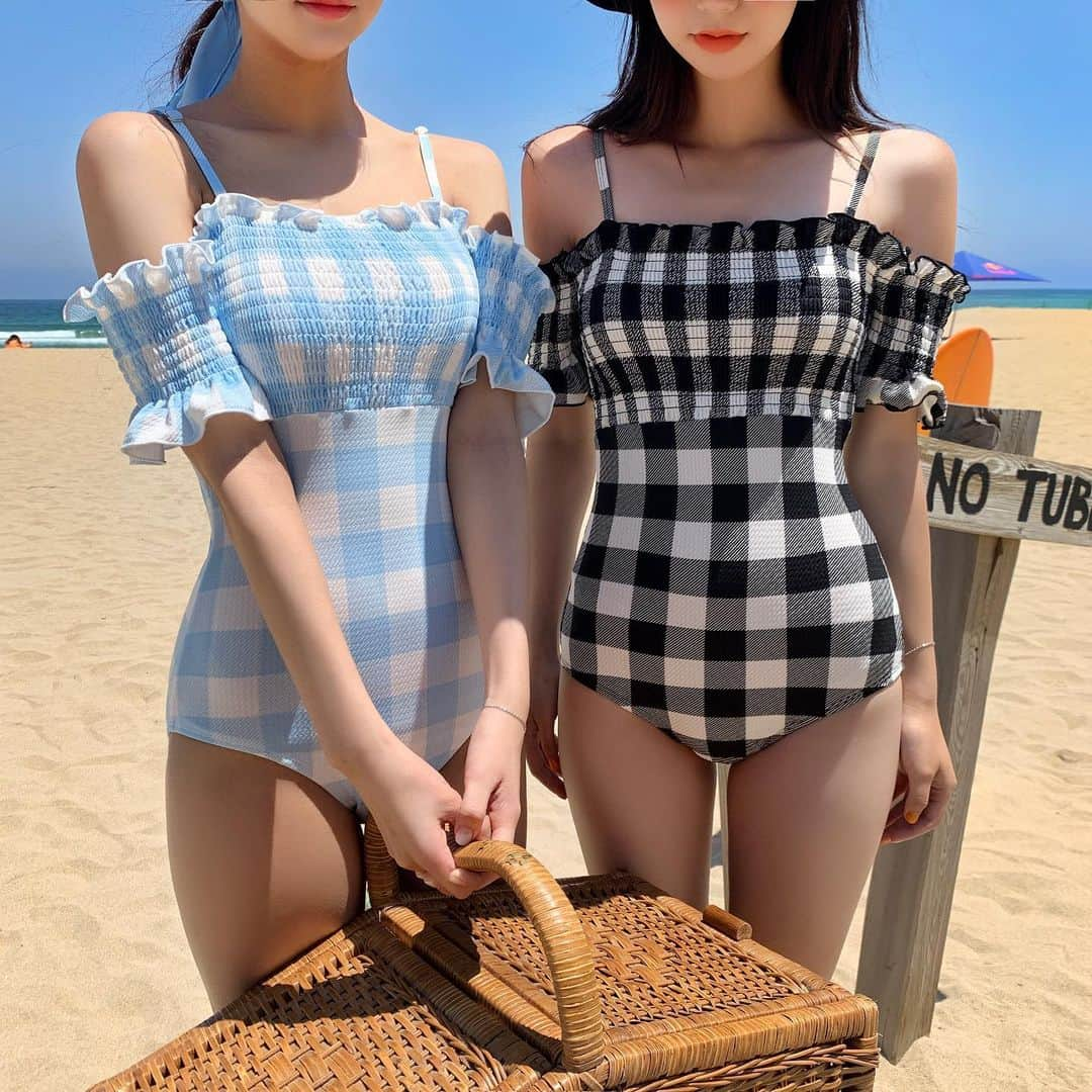 Chuuさんのインスタグラム写真 - (ChuuInstagram)「친구랑 같이 입기 좋은 수영복👭💛#chuuseoul🌴🌴」6月13日 10時10分 - chuu_official