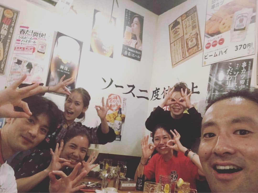 串カツ田中さんのインスタグラム写真 - (串カツ田中Instagram)「. @performer.junichi さんより . お仕事後のご来店ありがとうございます！ 実は意外と知られていないのですが・・・大人でも6名様以上のご来店でなんと、手作りたこ焼き20個が無料になるんです！ 仕事仲間とみんなでわいわい飲みたい時は断然おすすめです♪ ----------------------------------------------------- ほぼ国際通り飲食街でのテーブルホッピング6日目でした。 ----------------------------------------------------- . みなさんも #串カツ田中 で投稿してみてくださいね。投稿いただいた素敵なお写真を、串カツ田中の公式アカウントでご紹介させていただいております！ . . #串カツ#串カツ田中#2度付け禁止#揚げたて#大阪伝統の味#グルメ#大阪グルメ#東京グルメ#おつまみ#食べ放題#無料#お得#安い#お酒好きと繋がりたい#飲み#beer#お酒#飲み放題#お酒大好き#おいしい#つまみ#打ち上げ#ハイボール#ウーロンハイ#飲み#B級グルメ#ご当地#ご当地グルメ#串揚げ#おつかれさま」6月13日 10時15分 - kushikatsu_tanaka