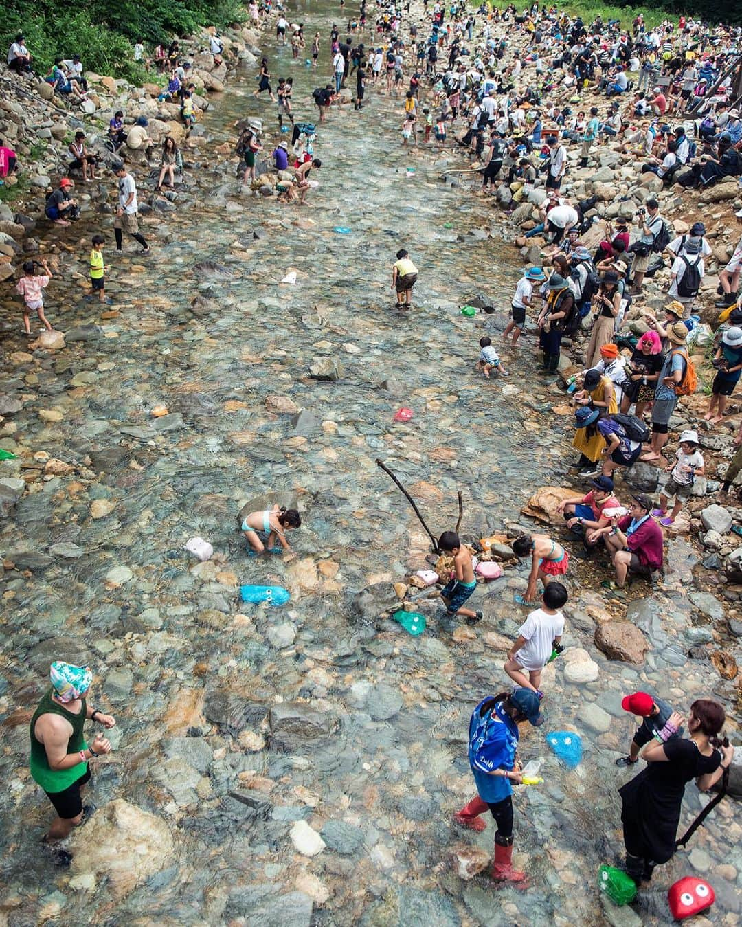 フジロック・フェスティバルさんのインスタグラム写真 - (フジロック・フェスティバルInstagram)「FUJI ROCK DAYS 今週末は名古屋開催🎯 📍6/15 (土）13時〜20時 TOWER RECORDS 名古屋パルコ店  苗場プリンスホテル宿泊券やアウトドアグッズが当たる大抽選会やチケット販売、映像上映など、フジロックを知るにはもってこいのイベント！気になるコトはスタッフにお気軽にお問い合わせください💁‍♀️ #fujirock #fujirockfestival #フジロック」6月13日 10時35分 - fujirock_jp