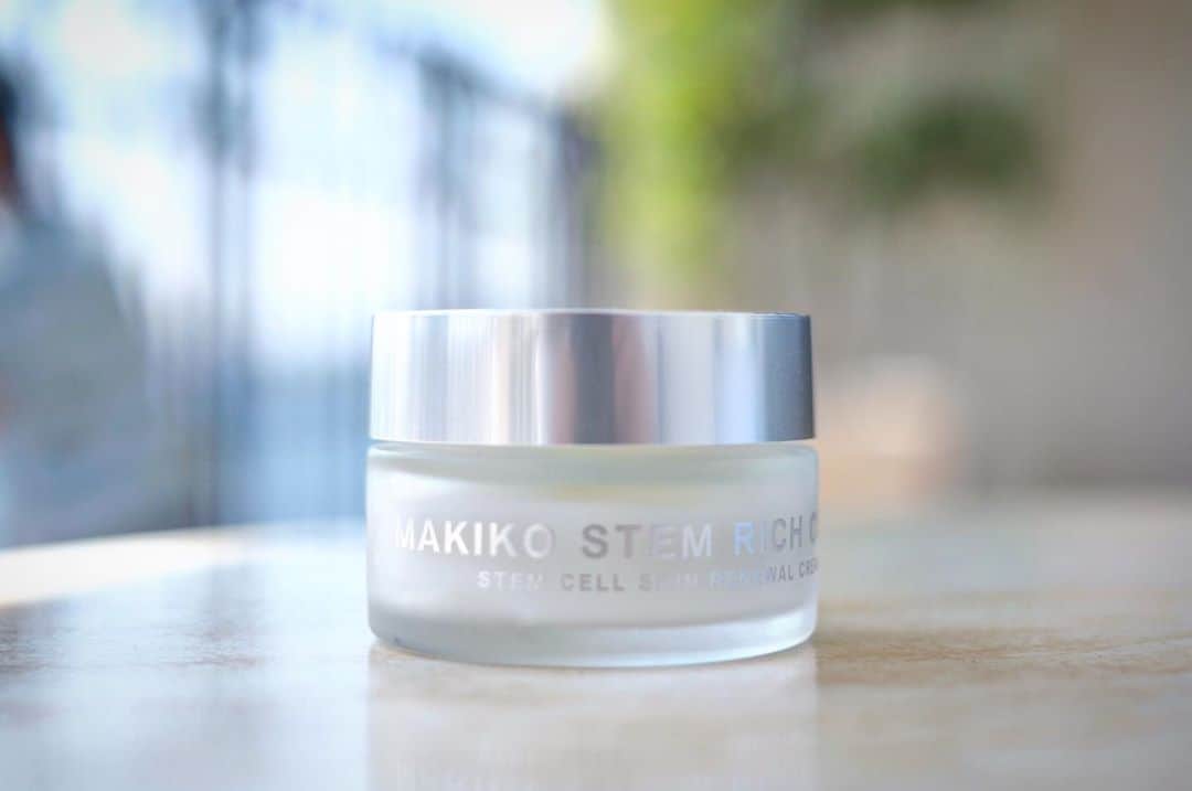 奥田順子さんのインスタグラム写真 - (奥田順子Instagram)「@lalastyprivatesalon のサロンで購入したMAKIKO STEM RICH CREAM🌱 幹細胞に働きかける植物由来の植物幹細胞培養成分がたっぷりのクリーム。このクリーム大好き❤もう何個目だろ〜。 ・ 今回鈴木さんにメタトロンのフェイシャルとポールシェリーのボディのスペシャルコースをしてもらいました！#6月のキャンペーンメニュー 鈴木さん、マッサージがすごい上手で至福の時間でした！ #lalasty #堀江サロン#大阪エステ#北堀江サロン#堀江」6月13日 10時47分 - okuda_junko