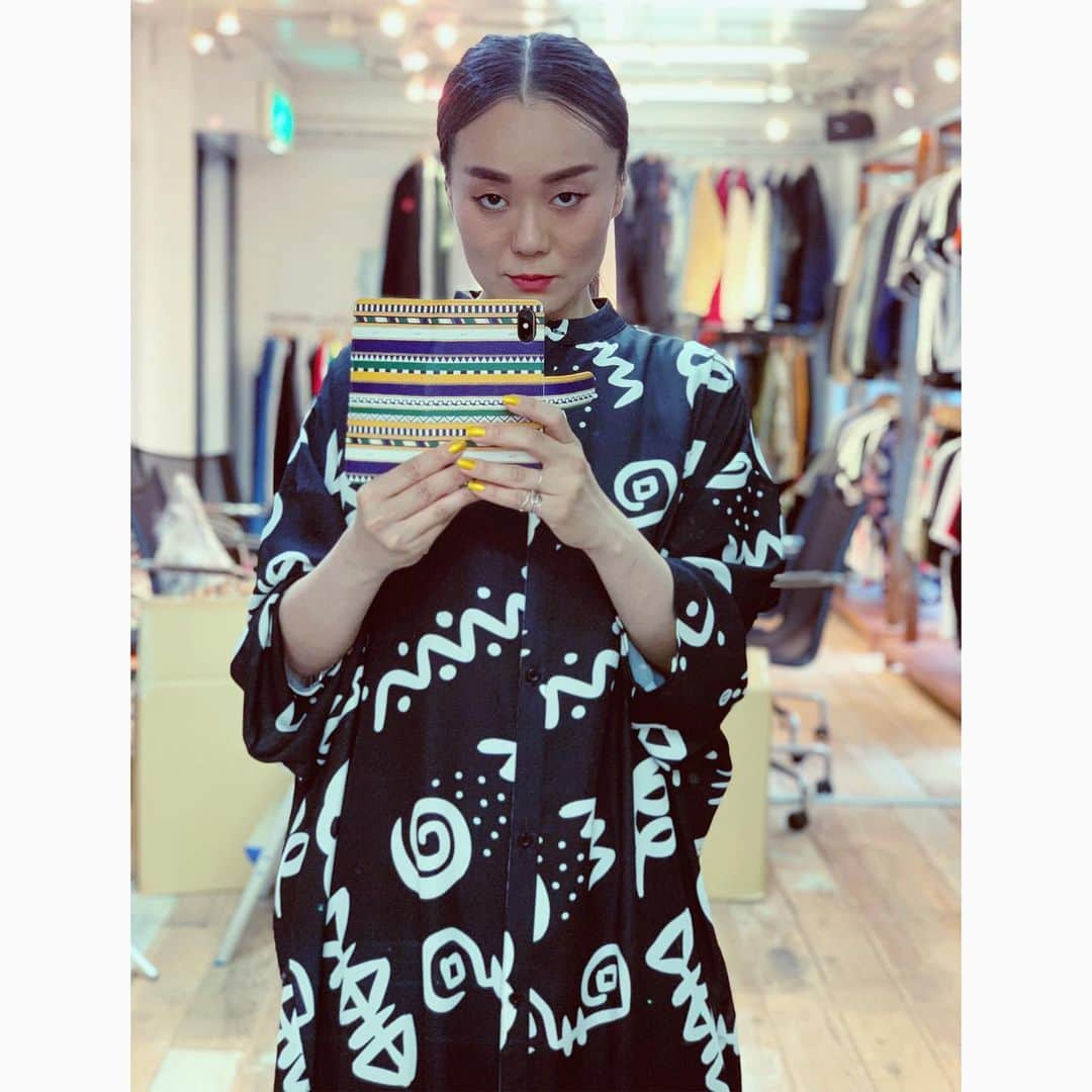 PUSHIMさんのインスタグラム写真 - (PUSHIMInstagram)「Tome2H s/s 2019  #Tome2H @tome2h  My iPhone wears a new dress. It’s SUMMER!! . . #pushim #トミトエイチ #iPhoneCase #iPhoneケース #ladiesclothing」6月13日 10時42分 - shinoyama_pushim