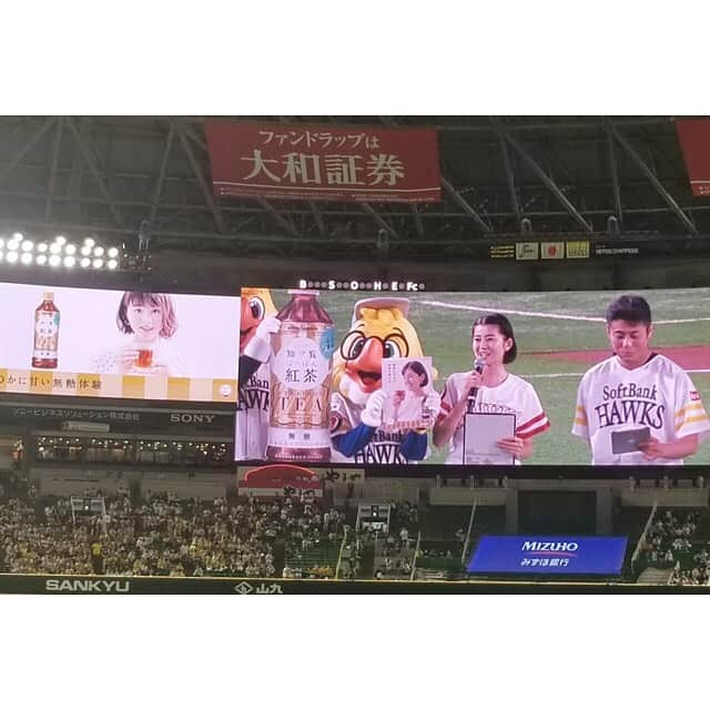 鈴木ちなみさんのインスタグラム写真 - (鈴木ちなみInstagram)「Last night ⚾️✨ #ポッカサッポロ #始球式 #知覧にっぽん紅茶 #福岡ソフトバンクホークス  #ハリーホーク #リック #ハーキュリー」6月13日 10時51分 - chinami_suzuki0926