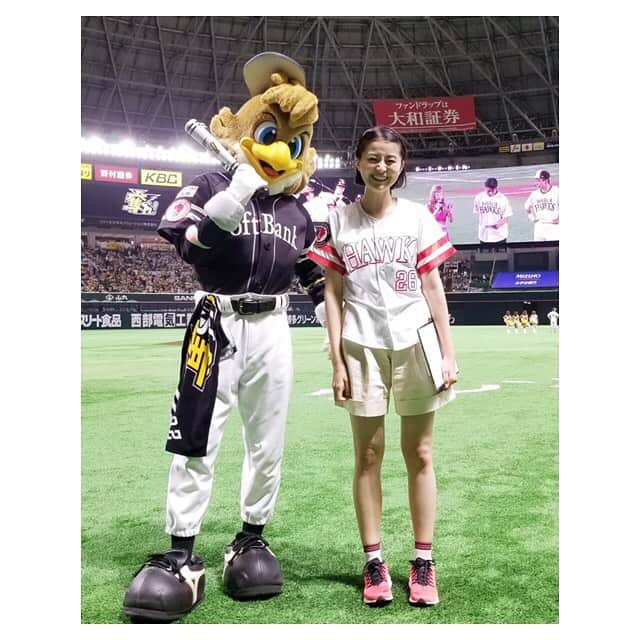 鈴木ちなみさんのインスタグラム写真 - (鈴木ちなみInstagram)「Last night ⚾️✨ #ポッカサッポロ #始球式 #知覧にっぽん紅茶 #福岡ソフトバンクホークス  #ハリーホーク #リック #ハーキュリー」6月13日 10時51分 - chinami_suzuki0926