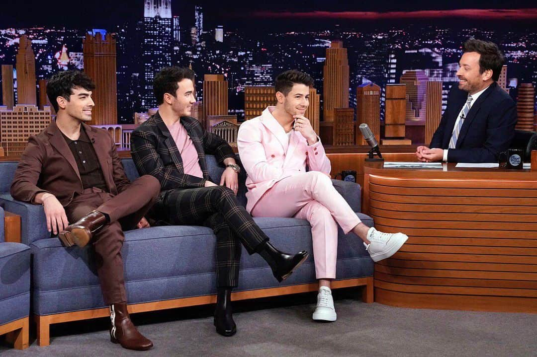 ニック・ジョナスさんのインスタグラム写真 - (ニック・ジョナスInstagram)「Telling stories and singing songs on @fallontonight be sure to tune in!」6月13日 10時55分 - nickjonas