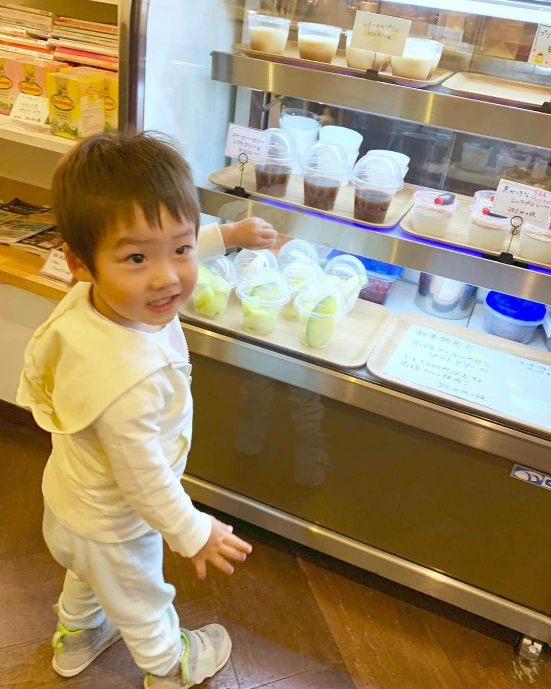 桜井未来さんのインスタグラム写真 - (桜井未来Instagram)「@betr_sendagaya のなべさんへ急遽マッサージ入れて貰ったので、差し入れにプリン🍮を😂💓（笑） お子さんも下の子が息子と同じくらいなので、下の子も食べれるかな💓と😊👍 ・ ・ 因みに一昨日息子は近所のケーキ屋さんのプリンを、美味しそうにペロッと一個完食しています😂w ・ ・ ・ #アイス #アイスクリーム #レティエ #laitier #千駄ヶ谷 ＃ice #icecream #アイス部 #アイス好き #アイス好きな人と繋がりたい #betr #パーソナルトレーニング #トレーニング #マッサージ #鍼灸 #スポーツマッサージ #個室マッサージ #筋トレ #プリン #スイーツ #スイーツ大好き #スイーツ部 #スイーツ男子」6月13日 11時09分 - miki.sakurai0214
