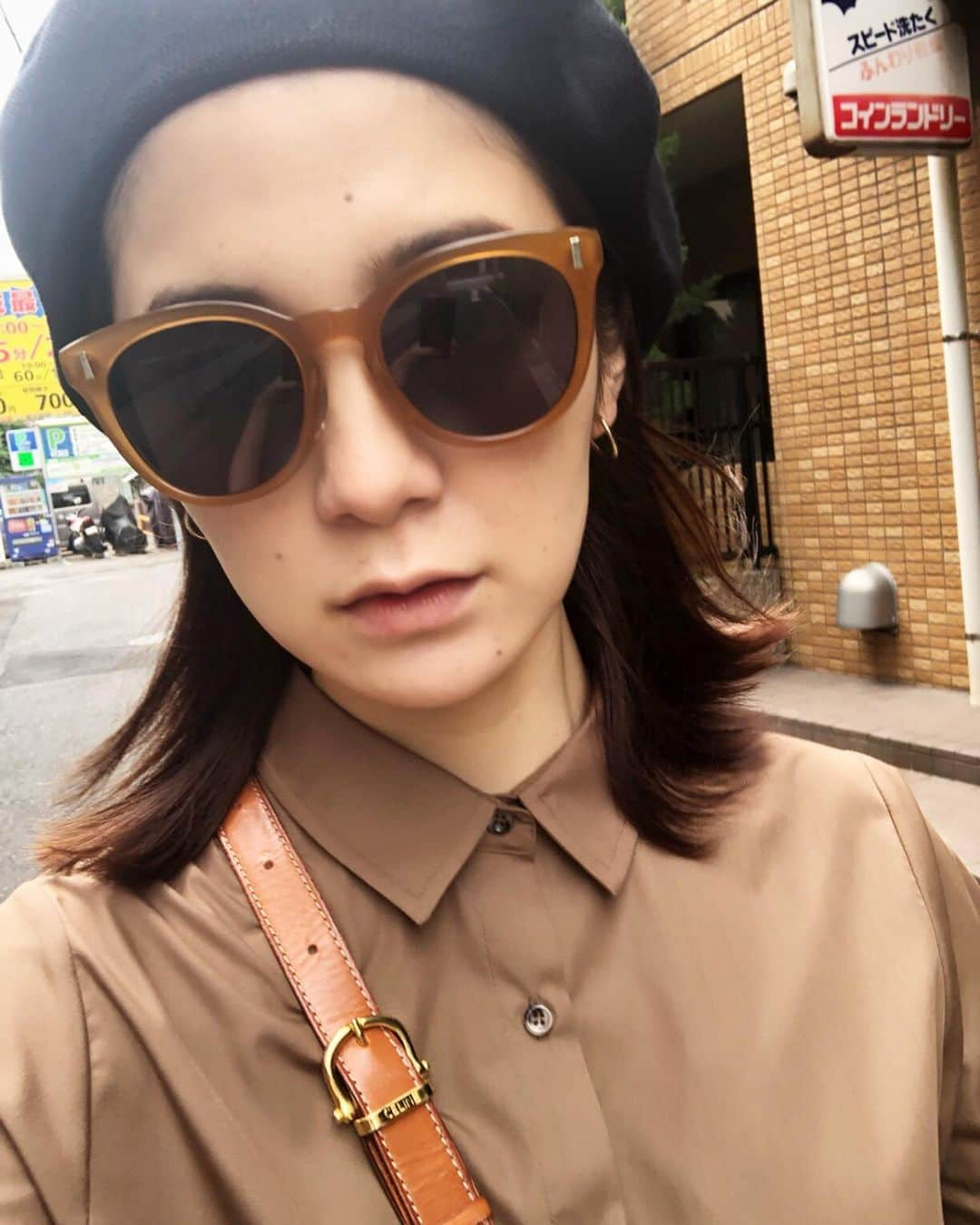 片桐ゆたかさんのインスタグラム写真 - (片桐ゆたかInstagram)「. yesterday😎🧡🧡 . . "new"sunglasses #oliverpeoples beret #ca4la shirt #kawijamele  skirt #babylone socks #amoment sneaker #converse bag #oldceline . . #yutakakatagiri #ootd #片桐ゆたか#シフクユタカ」6月13日 11時11分 - yutaka_katagiri