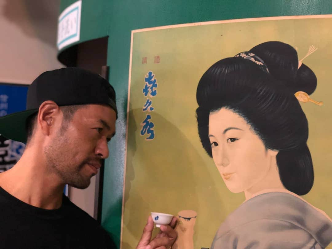 ニッチロー'さんのインスタグラム写真 - (ニッチロー'Instagram)「喜久水酒造さんでは酒蔵を改装したところで利き酒も出来るので乾杯したくなるよ🍶  利き酒で好みのお酒買えるから嬉しい❗  最後は社長さんと従業員の皆さんと❗  飯田市出身なのに初めて行って凄く発見があった❗  飯田三昧ツアーいいね👌  #喜久水酒造  #喜久水 #飯田市唯一の酒蔵  #日本酒 #利き酒 #飯田三昧ツアー #一泊二日の弾丸ツアー #飯田市 #ニッチロー’ #sake #kikusui  #iidacity」6月13日 11時16分 - nicchiro5.1