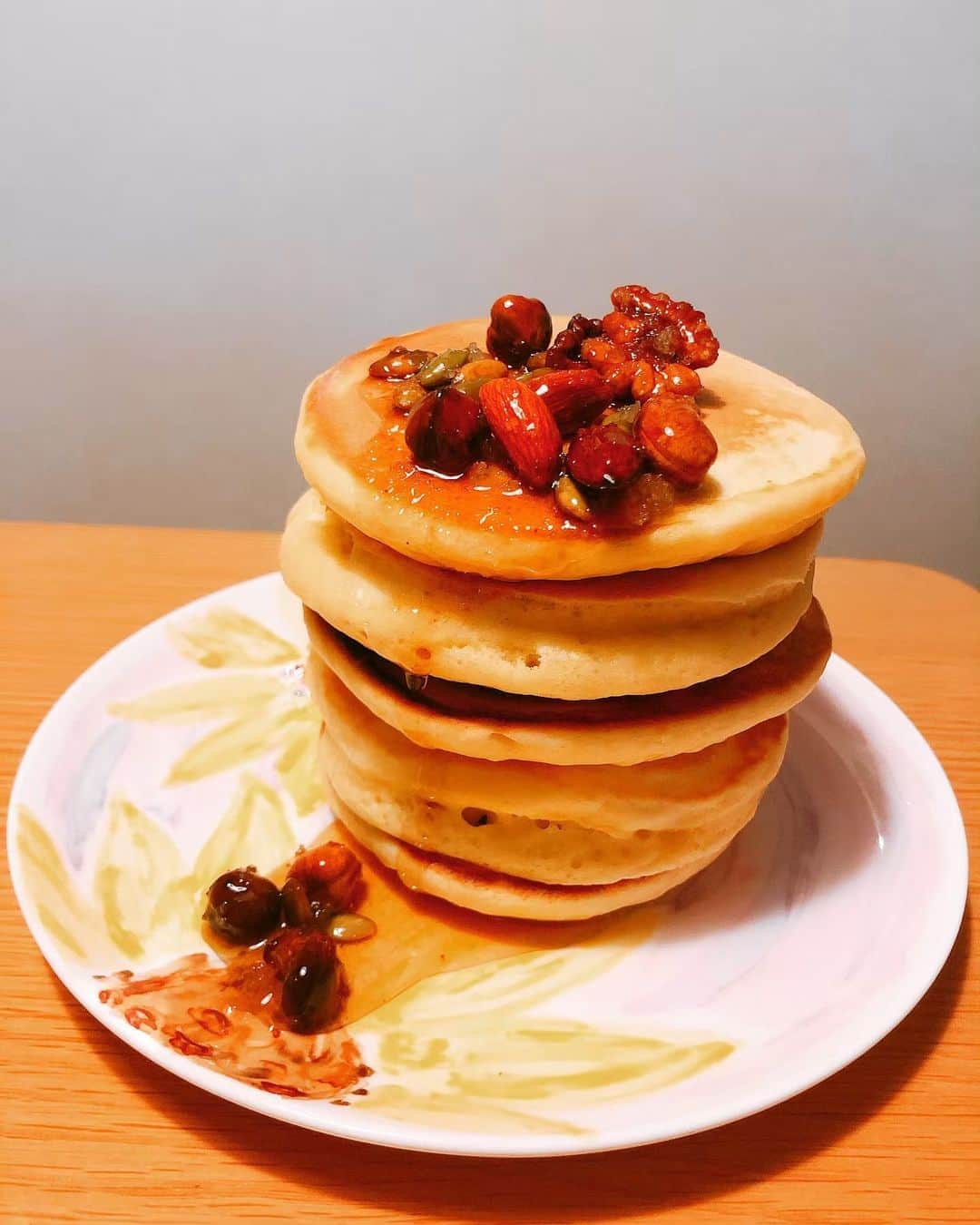 佐藤綾衣のインスタグラム：「パンケーキ食べたくなって いっぱい作りすぎました🥺笑 #instafood #food #pancakes #breakfast #パンケーキ #朝ごはん」
