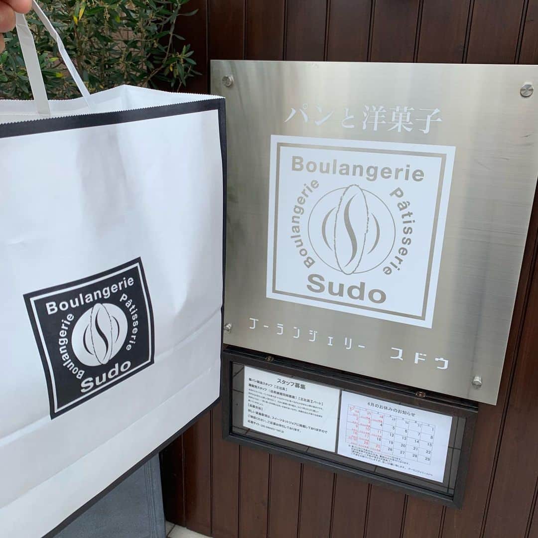 のインスタグラム：「食パン買うのに1ヶ月待ちだって。そりゃ予約するよね。 #boulangeriesudo #松陰神社前 #食パン」