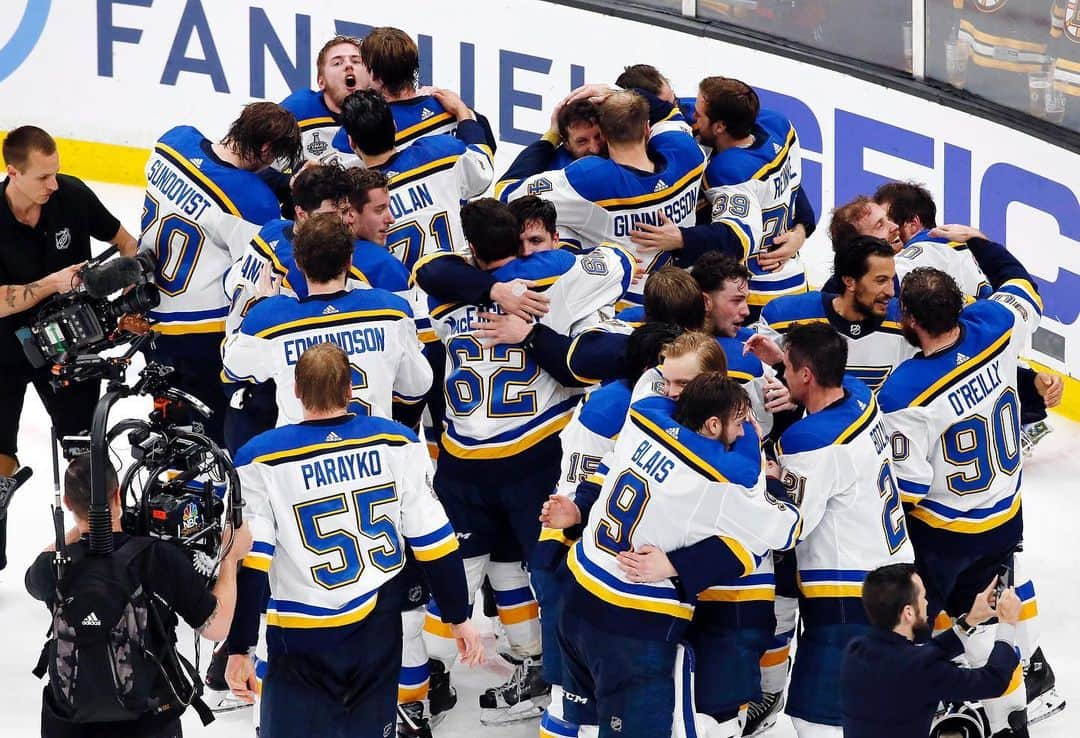 NBC Newsさんのインスタグラム写真 - (NBC NewsInstagram)「BREAKING: The St. Louis #Blues stun the Boston #Bruins to win the #StanleyCup, ending a 52-year drought. Click the link in our bio for more. . 📷 Rich Gagnon / @gettyimages」6月13日 11時51分 - nbcnews