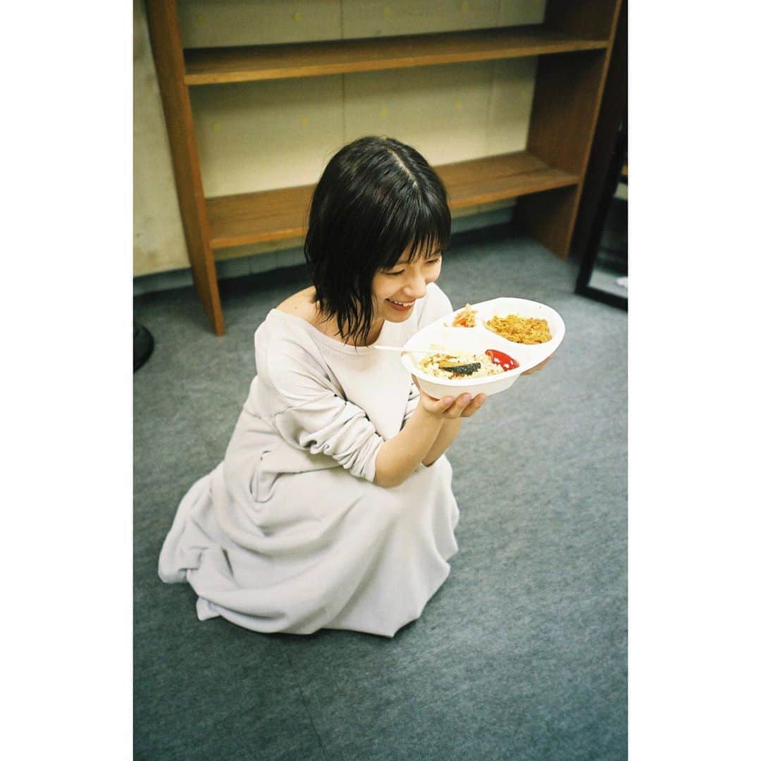 芳根京子さんのインスタグラム写真 - (芳根京子Instagram)「カレーだいすき人間。  #film #友達とお揃いのワンピース」6月13日 11時51分 - yoshinekyoko